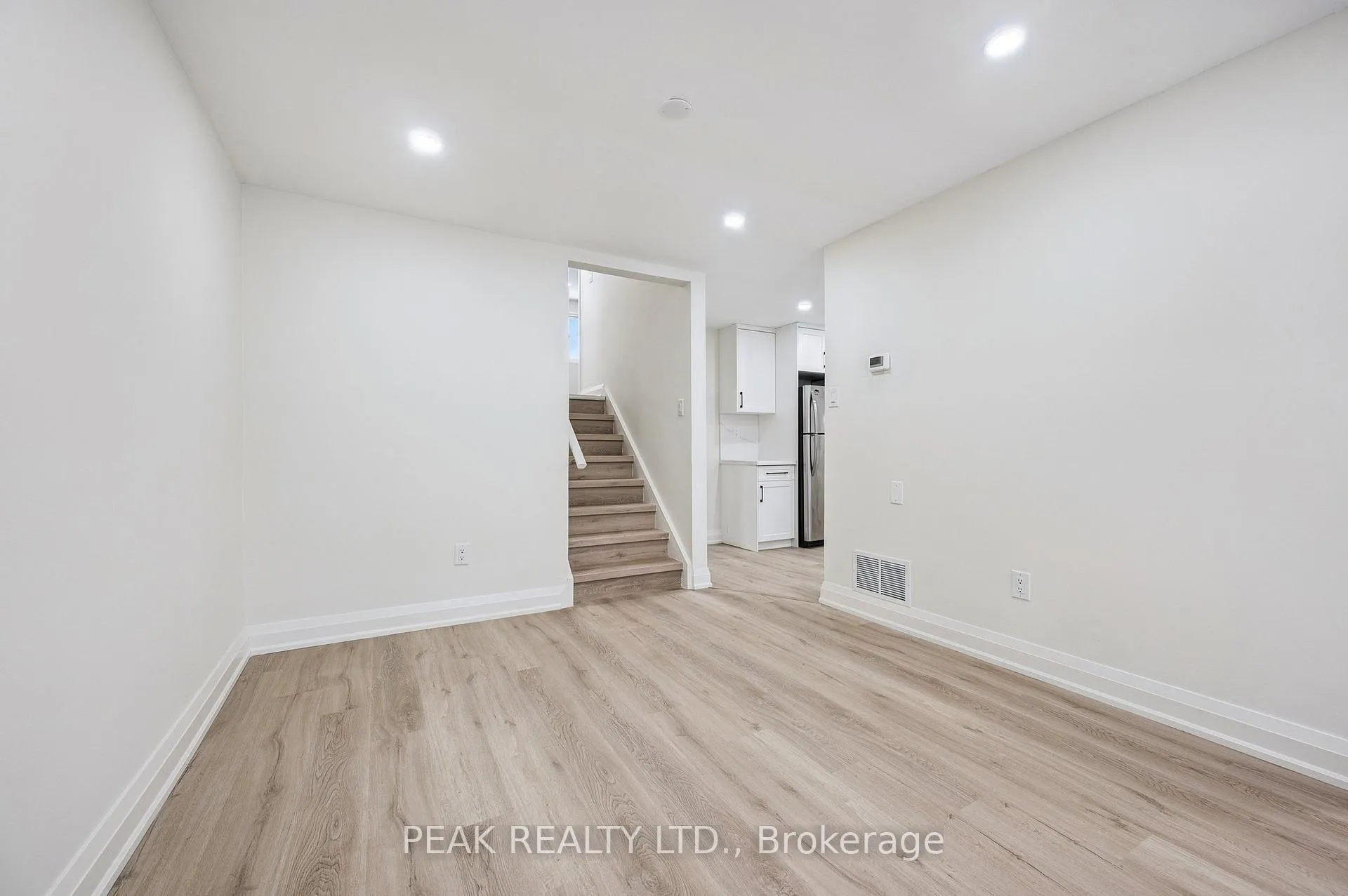 Photo 24 of 116 Markwood Drive, Kitchener — HOMEH
