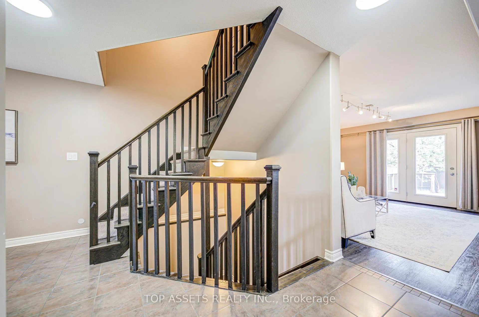 Photo 4 of 6504 Armelina Crescent, Niagara Falls, Forestview — HOMEH