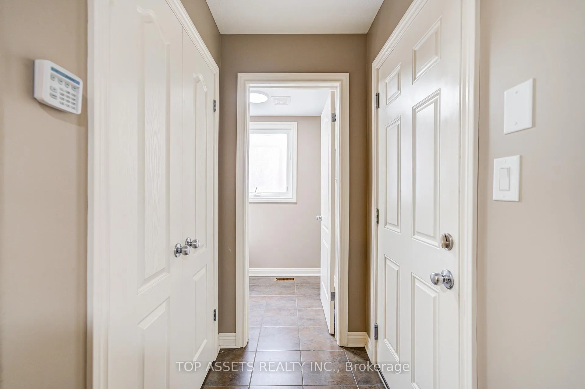 Photo 5 of 6504 Armelina Crescent, Niagara Falls, Forestview — HOMEH