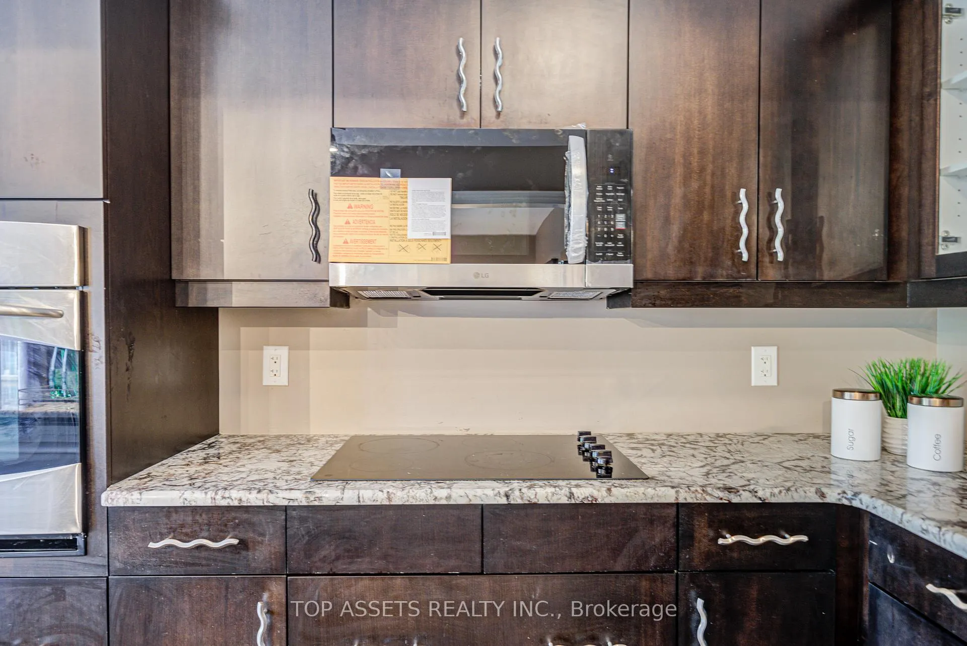 Photo 12 of 6504 Armelina Crescent, Niagara Falls, Forestview — HOMEH