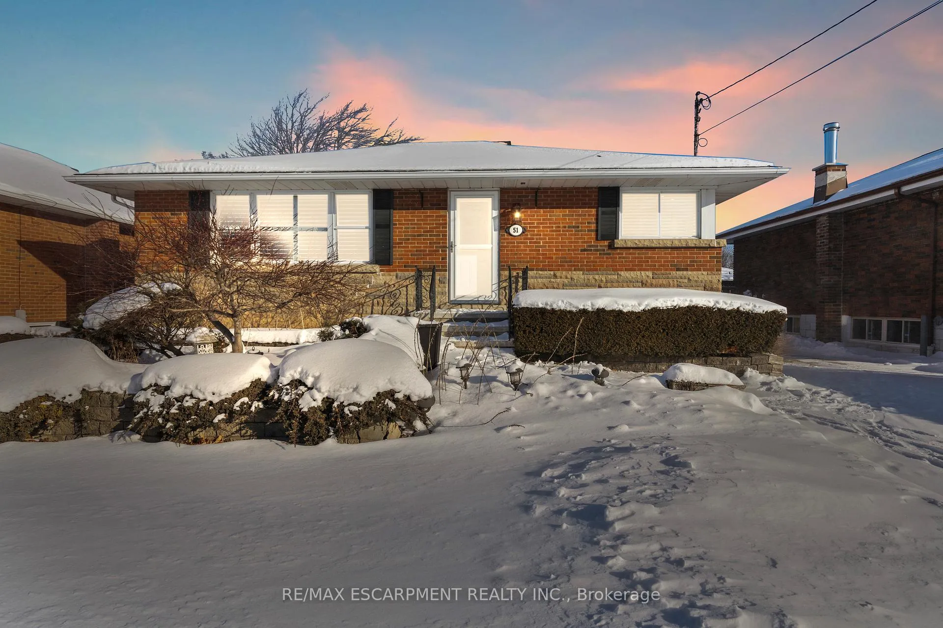 Photo 2 of 51 Elliott Avenue, Hamilton, Huntington — HOMEH