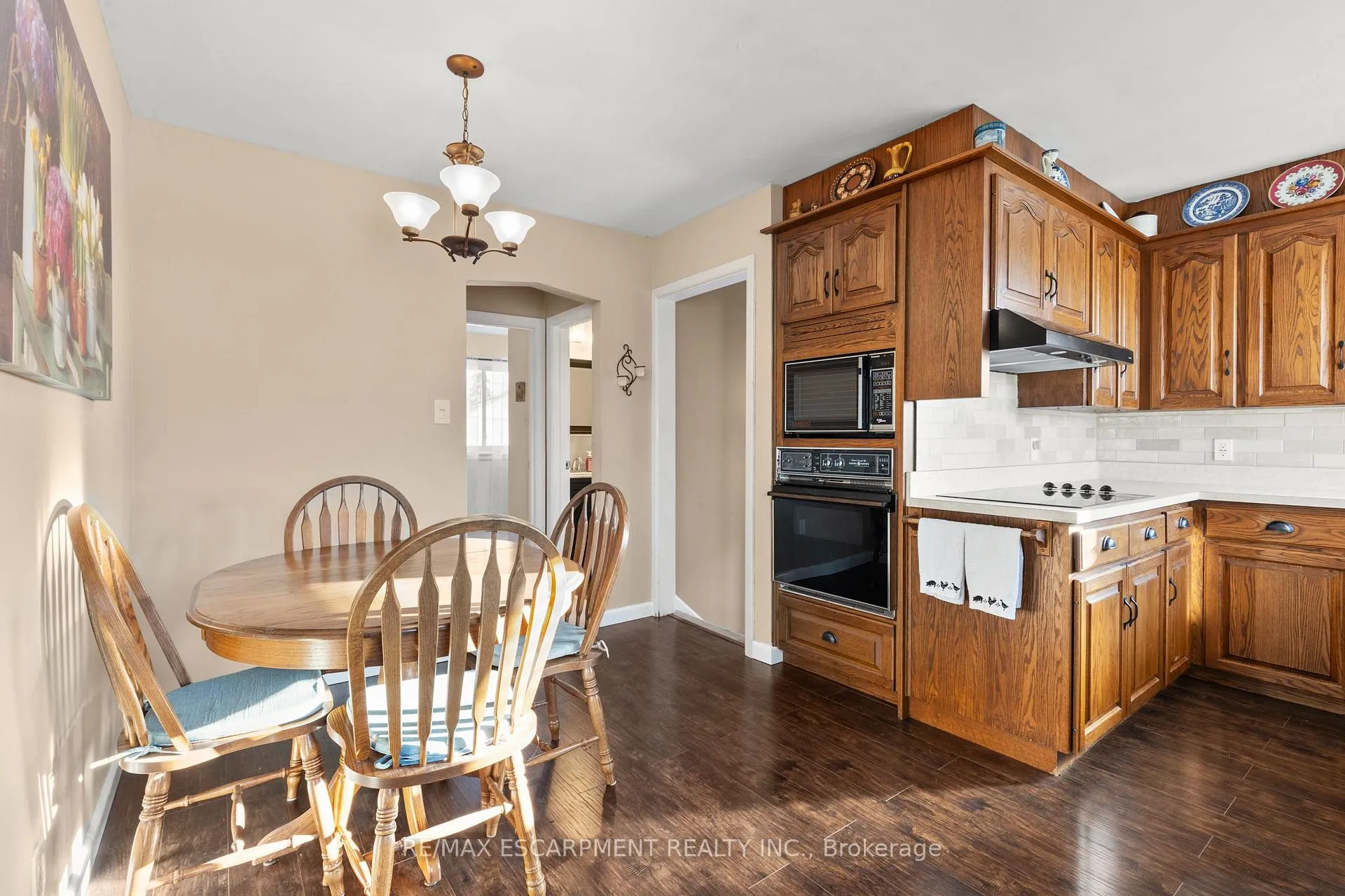 Photo 11 of 51 Elliott Avenue, Hamilton, Huntington — HOMEH