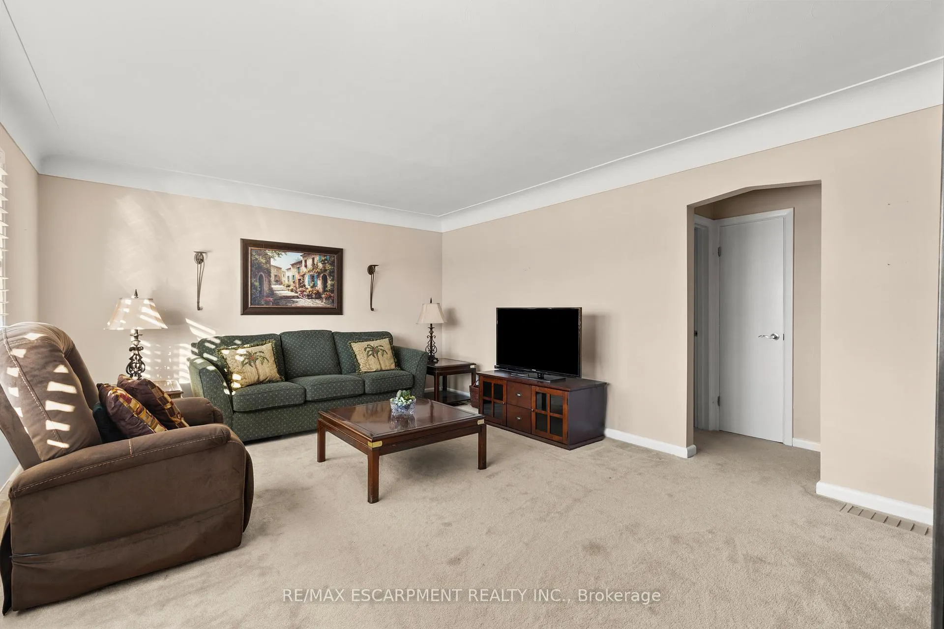 Photo 18 of 51 Elliott Avenue, Hamilton, Huntington — HOMEH