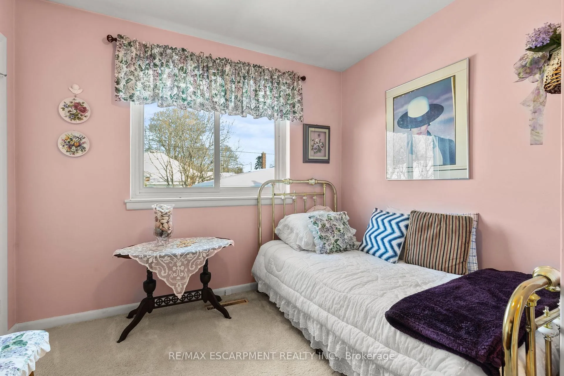 Photo 21 of 51 Elliott Avenue, Hamilton, Huntington — HOMEH