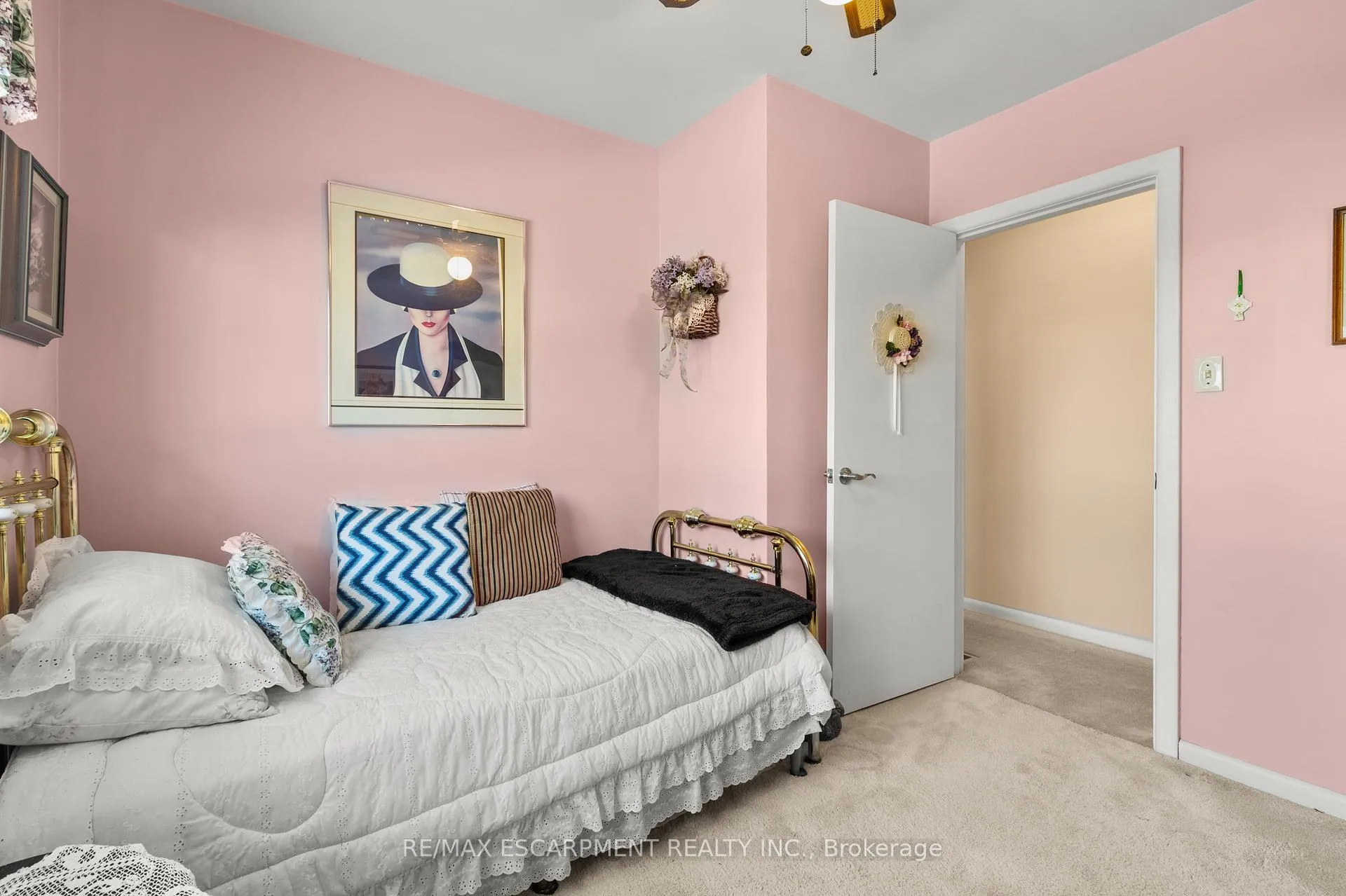 Photo 22 of 51 Elliott Avenue, Hamilton, Huntington — HOMEH