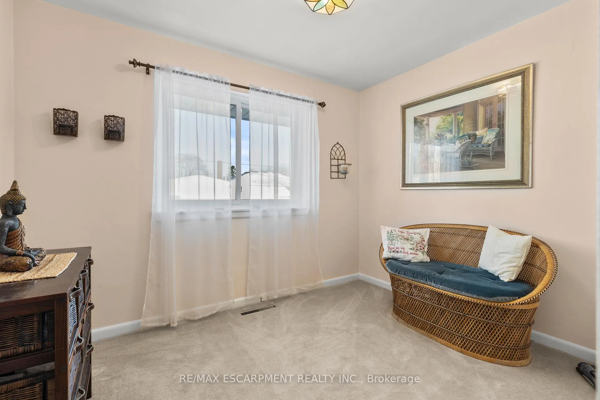 Photo 23 of 51 Elliott Avenue, Hamilton, Huntington — HOMEH