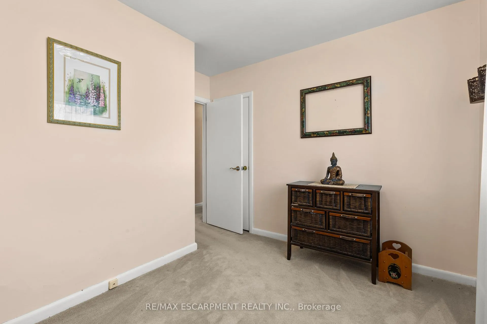 Photo 24 of 51 Elliott Avenue, Hamilton, Huntington — HOMEH