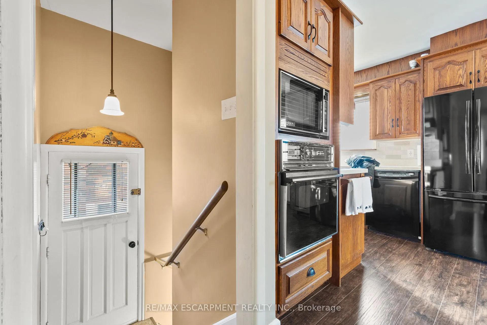 Photo 26 of 51 Elliott Avenue, Hamilton, Huntington — HOMEH