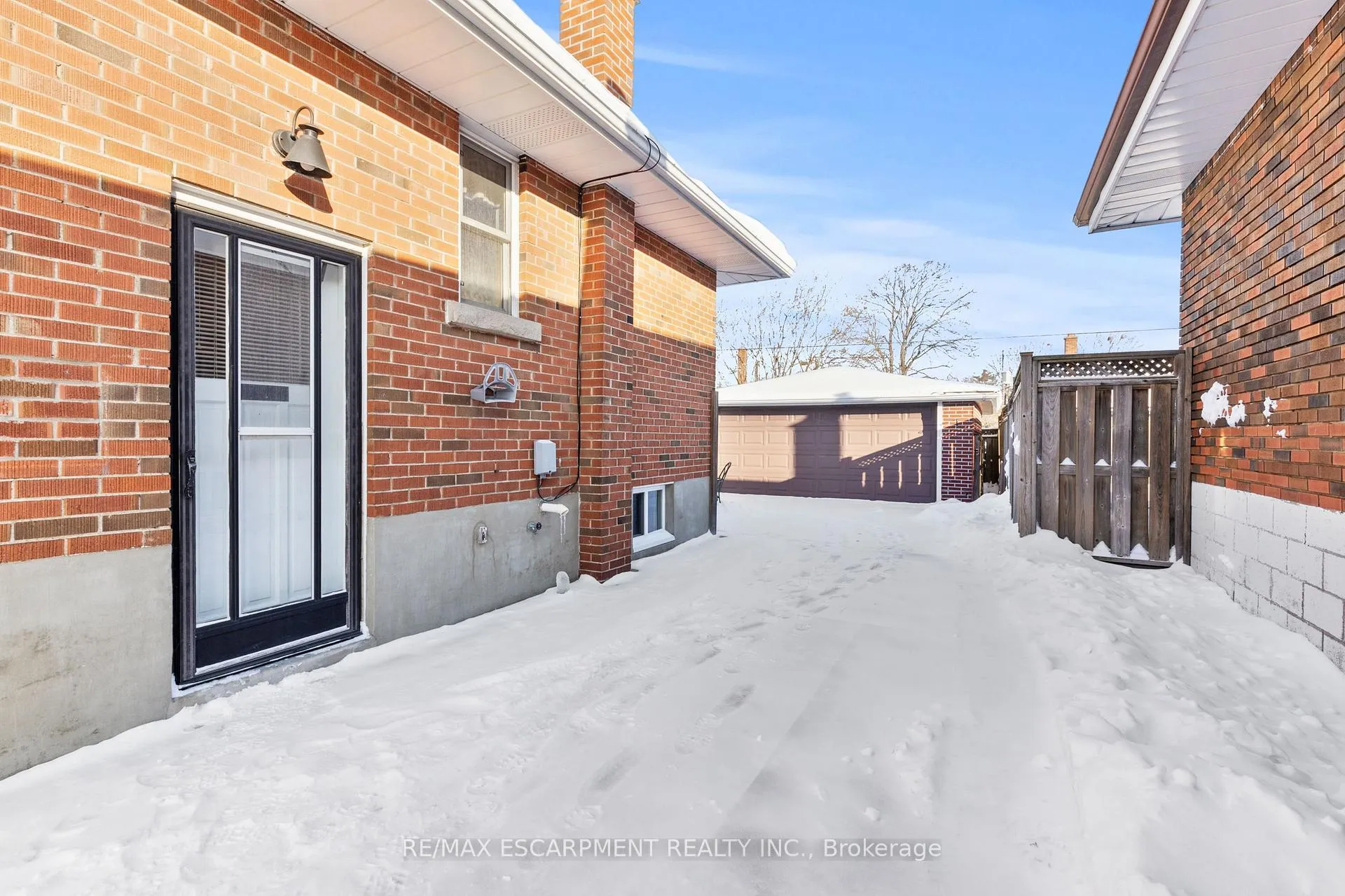 Photo 34 of 51 Elliott Avenue, Hamilton, Huntington — HOMEH