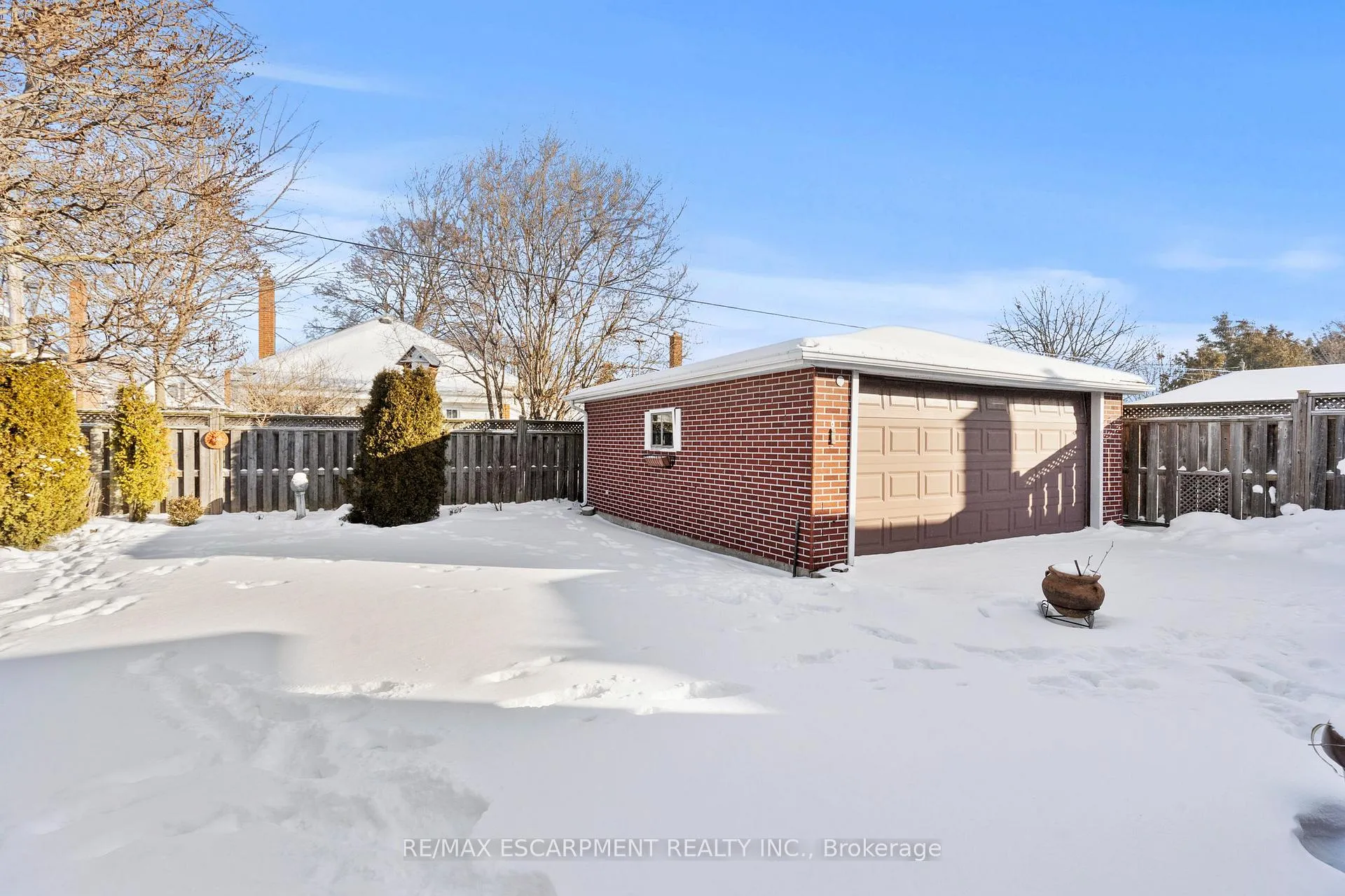 Photo 38 of 51 Elliott Avenue, Hamilton, Huntington — HOMEH