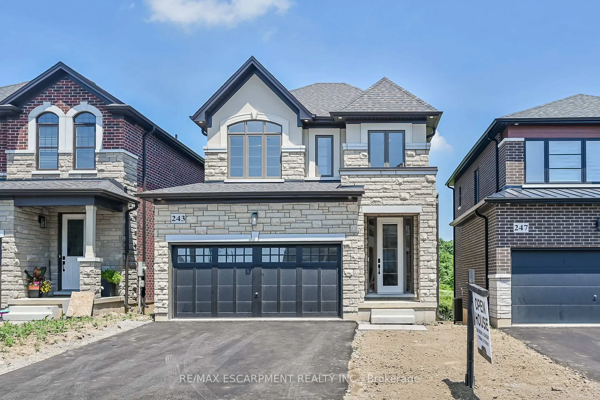 Photo 2 of 243 Alessio Drive, Hamilton, Sheldon — HOMEH