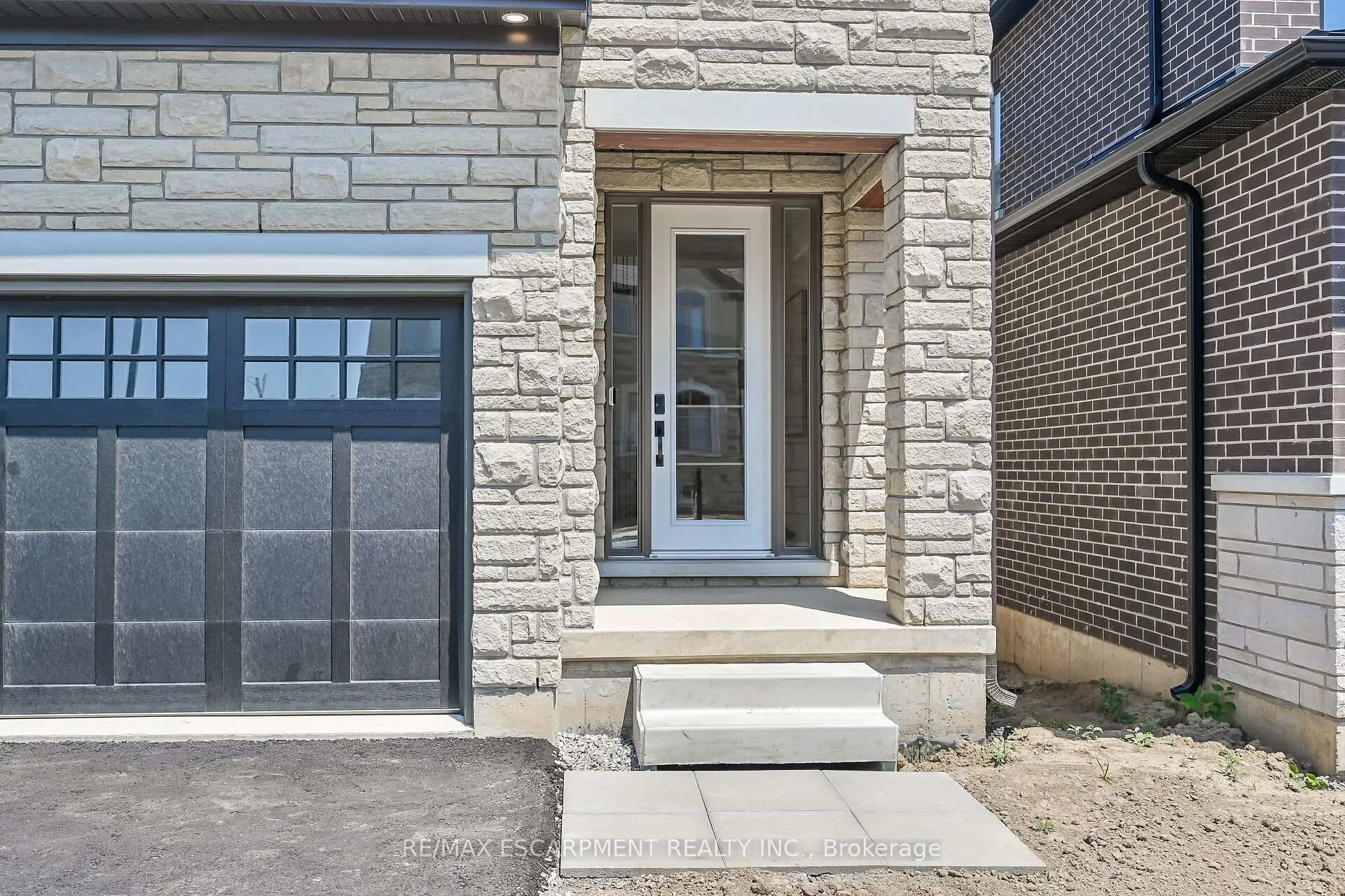 Photo 3 of 243 Alessio Drive, Hamilton, Sheldon — HOMEH