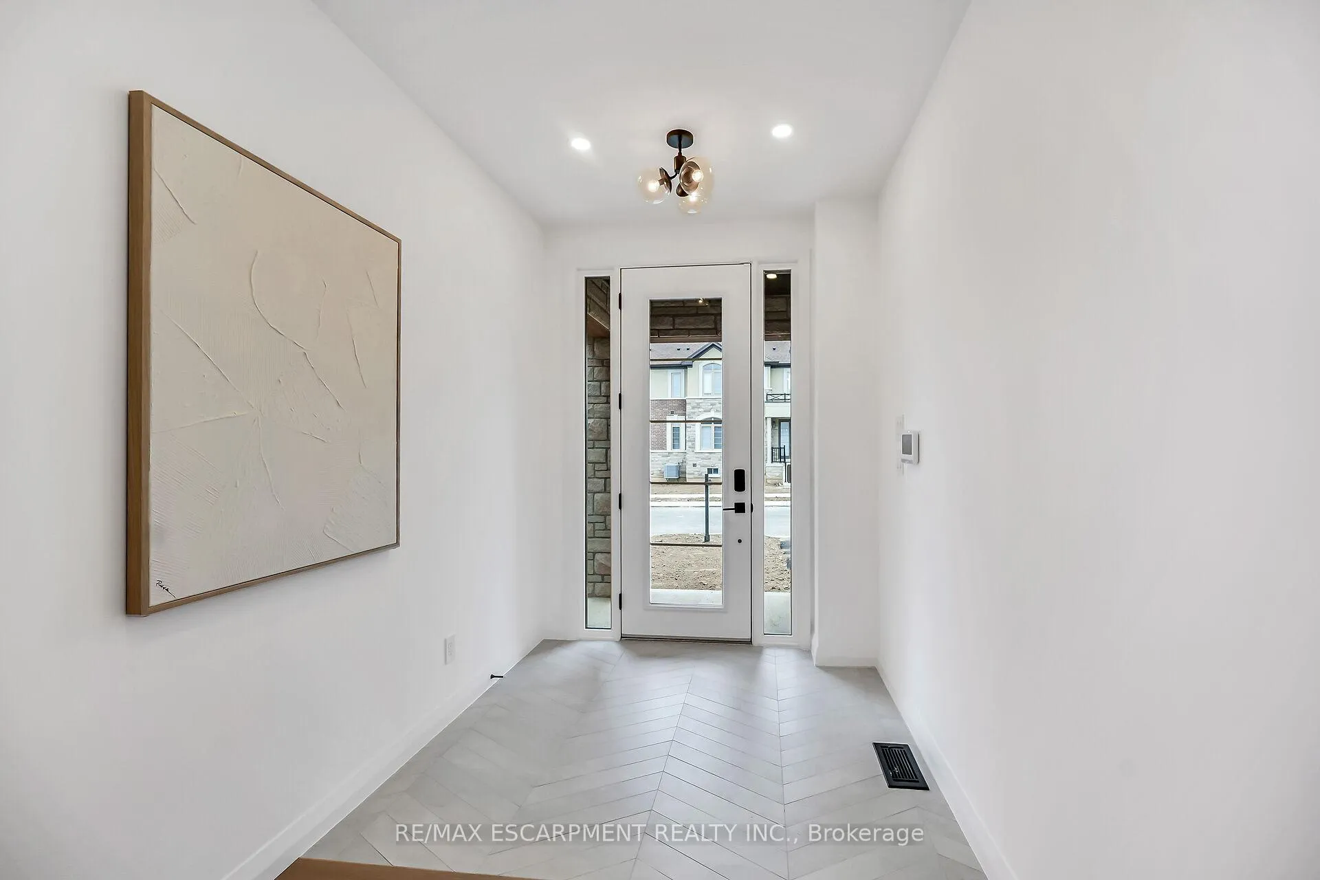 Photo 5 of 243 Alessio Drive, Hamilton, Sheldon — HOMEH