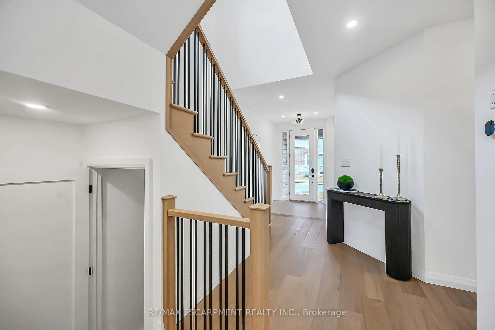 Photo 6 of 243 Alessio Drive, Hamilton, Sheldon — HOMEH