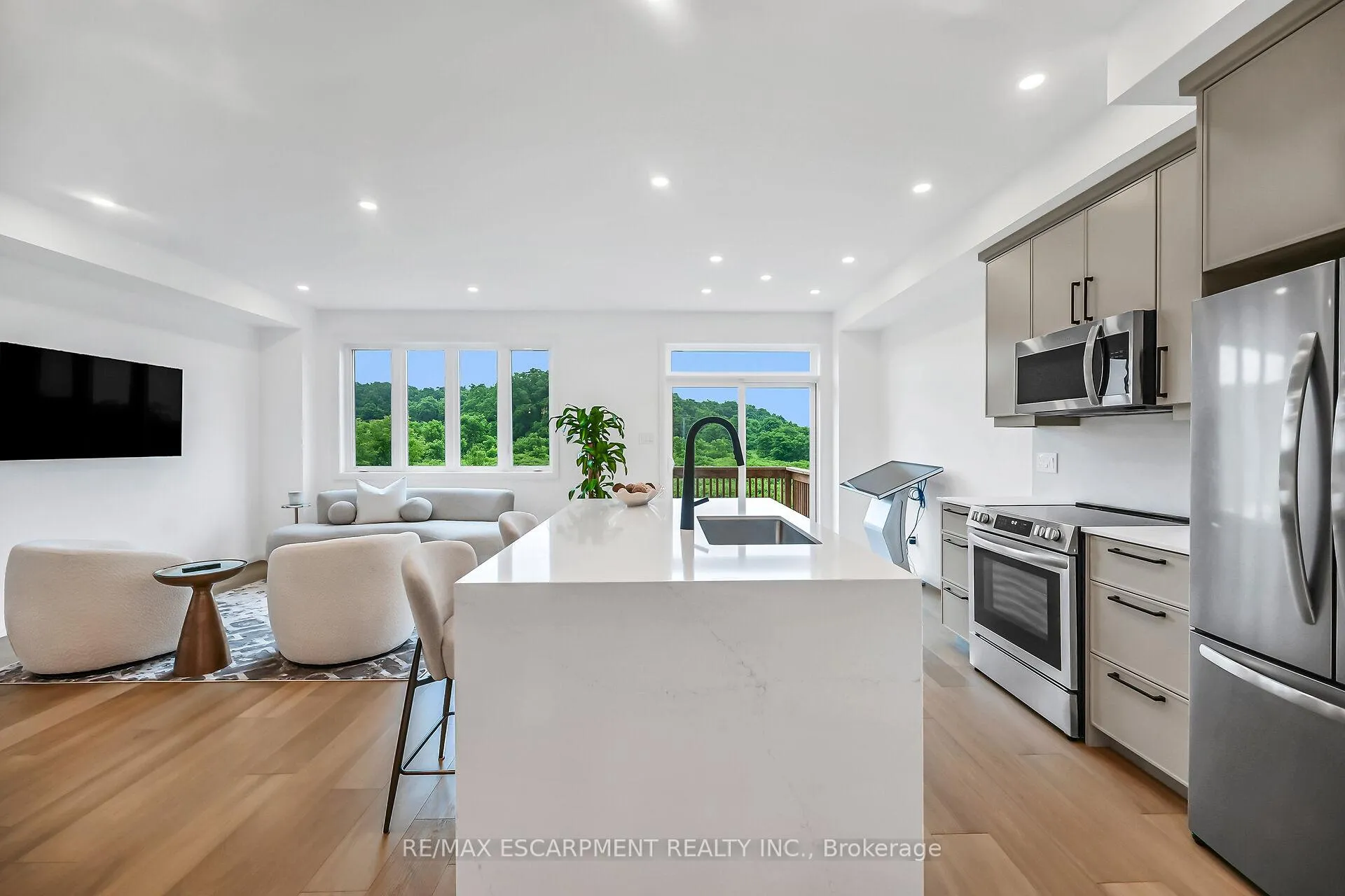 Photo 7 of 243 Alessio Drive, Hamilton, Sheldon — HOMEH