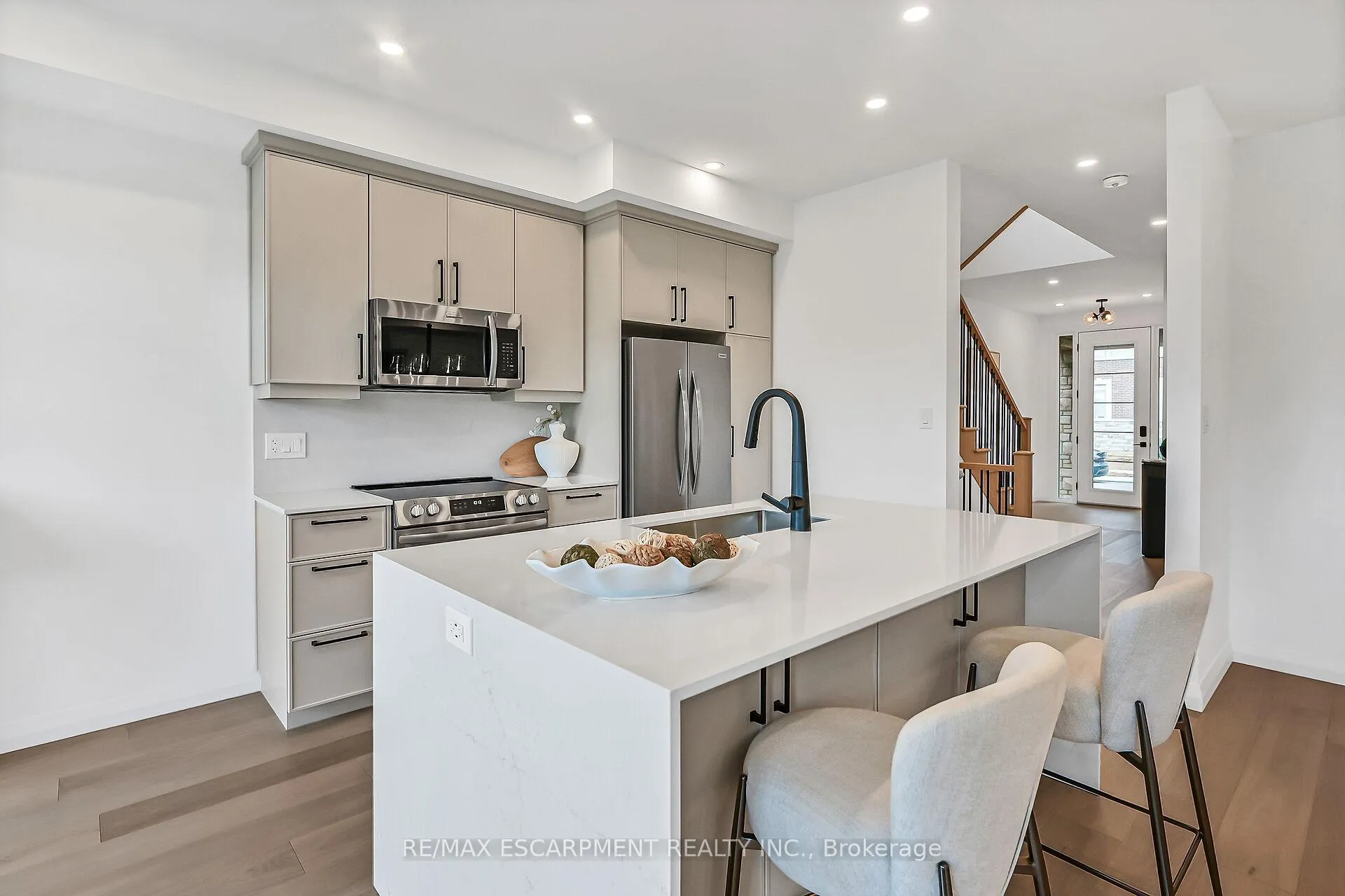 Photo 9 of 243 Alessio Drive, Hamilton, Sheldon — HOMEH