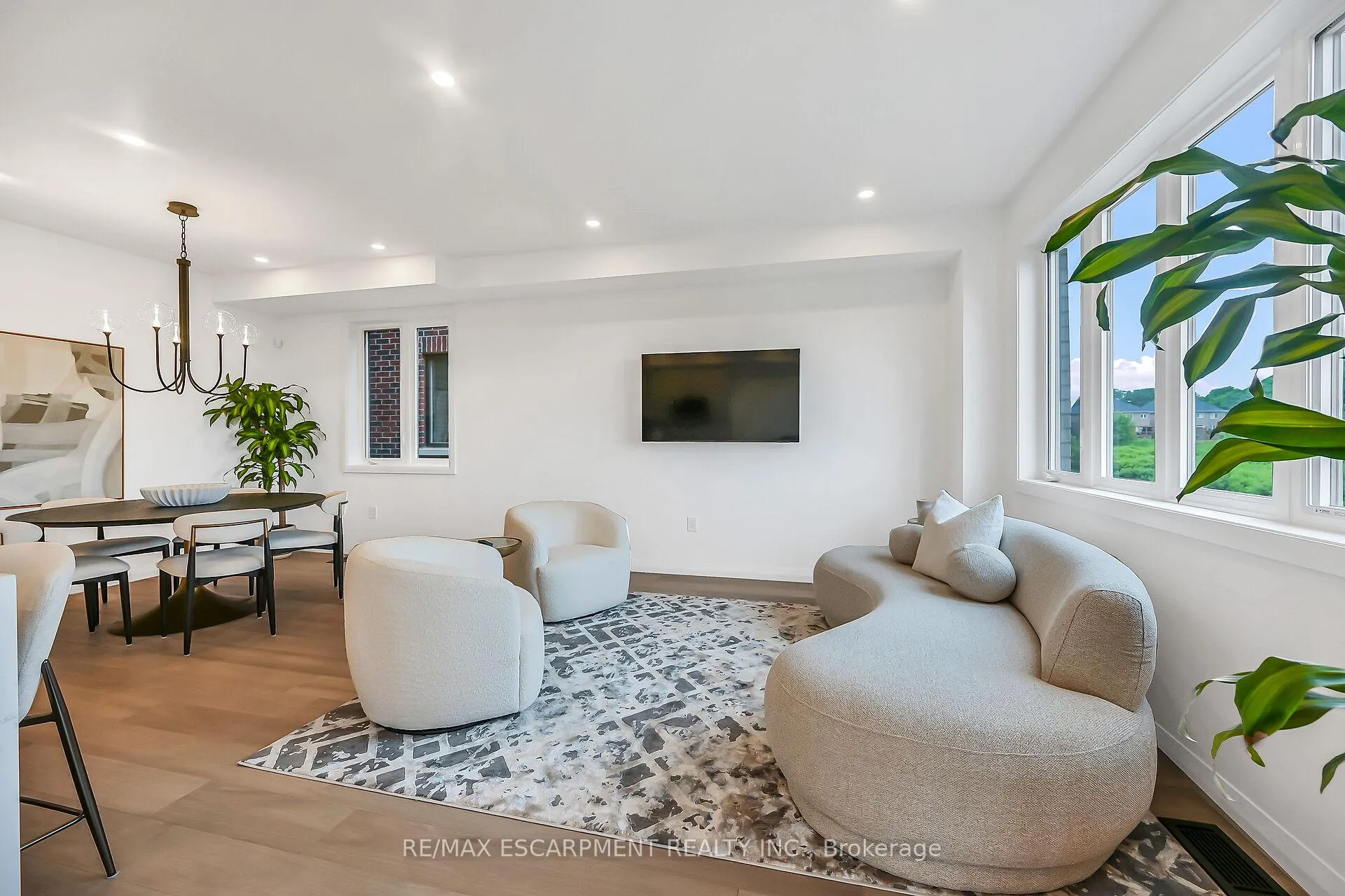 Photo 14 of 243 Alessio Drive, Hamilton, Sheldon — HOMEH