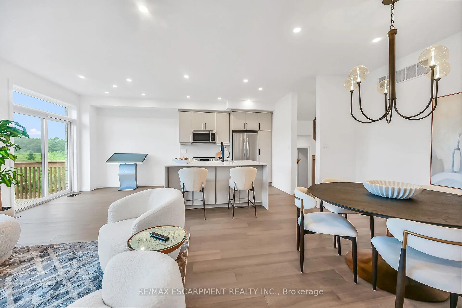Photo 18 of 243 Alessio Drive, Hamilton, Sheldon — HOMEH