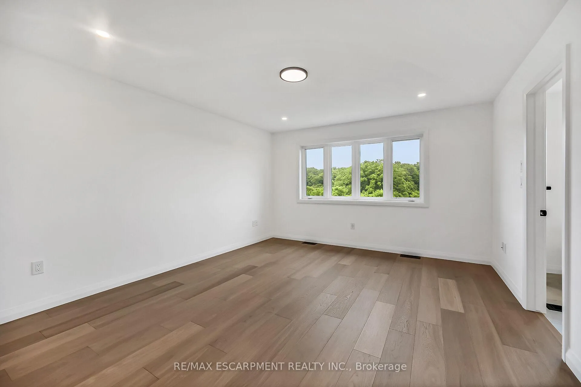 Photo 21 of 243 Alessio Drive, Hamilton, Sheldon — HOMEH