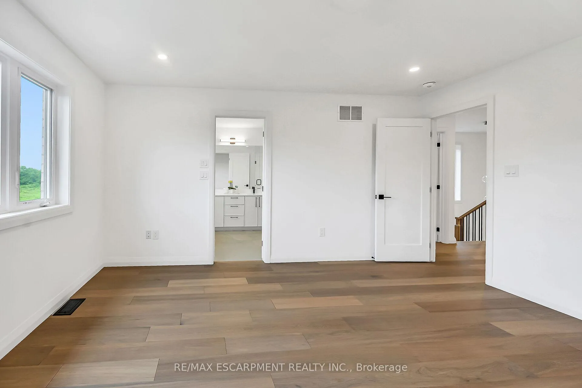 Photo 23 of 243 Alessio Drive, Hamilton, Sheldon — HOMEH