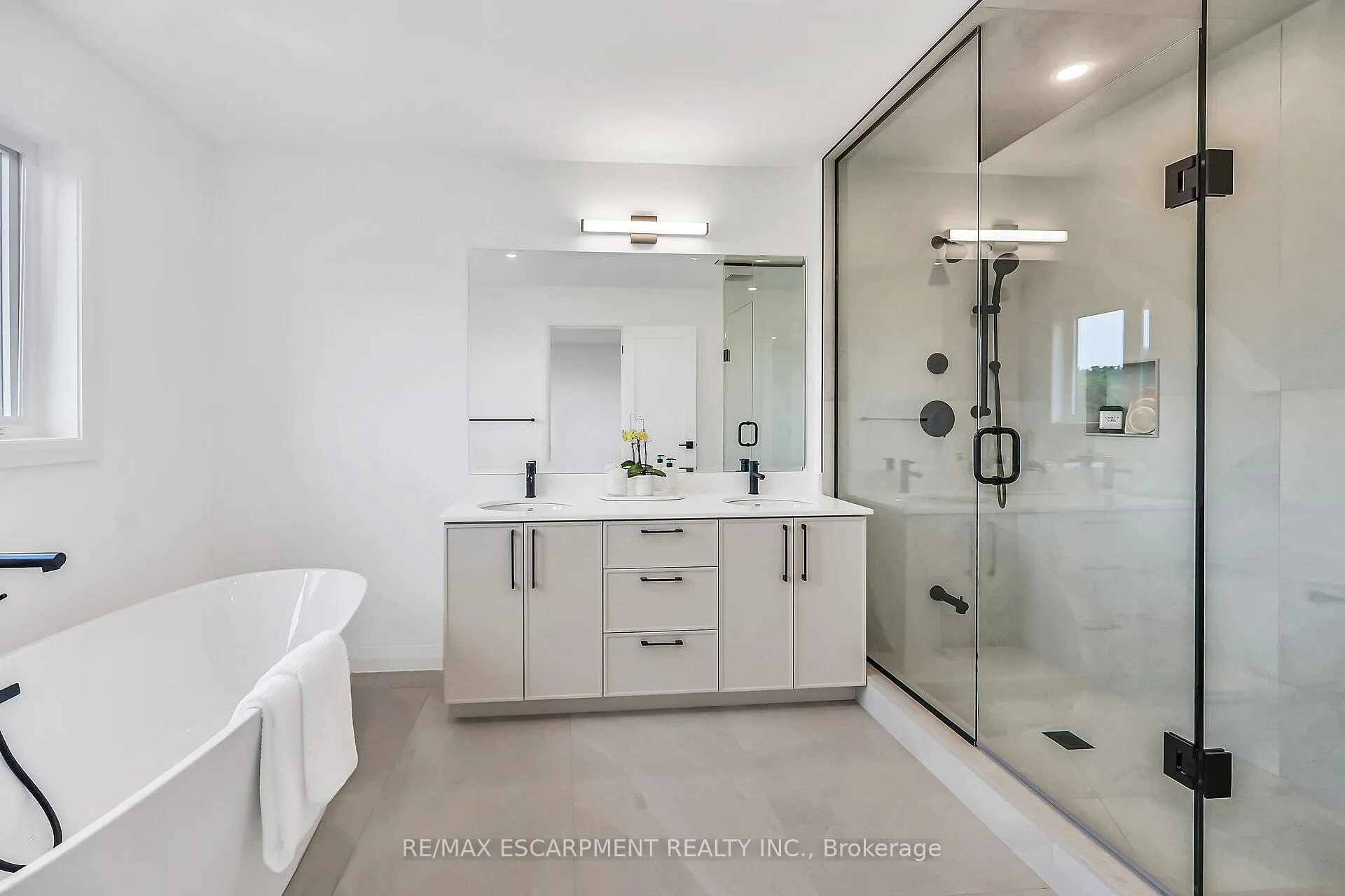 Photo 24 of 243 Alessio Drive, Hamilton, Sheldon — HOMEH