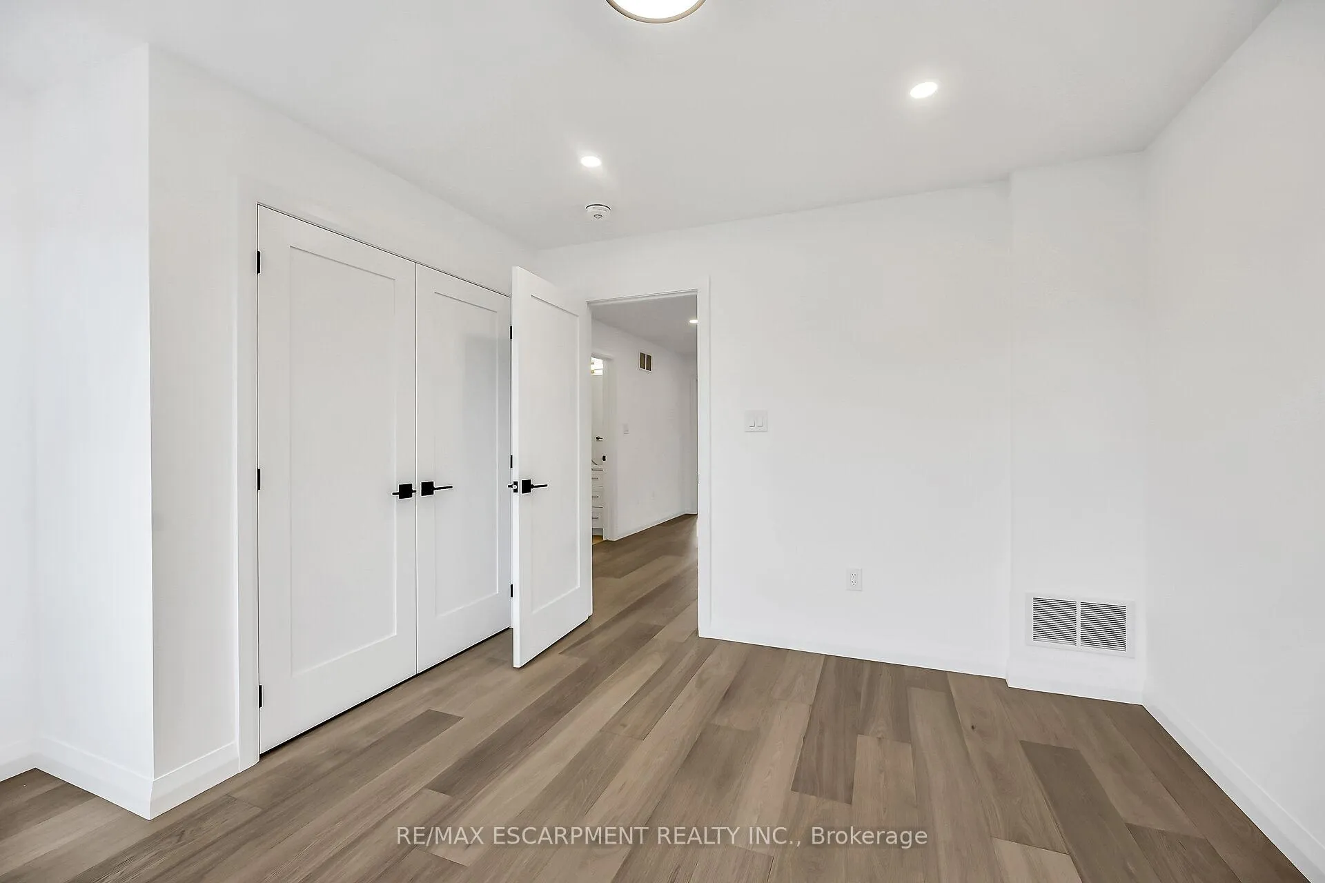 Photo 30 of 243 Alessio Drive, Hamilton, Sheldon — HOMEH