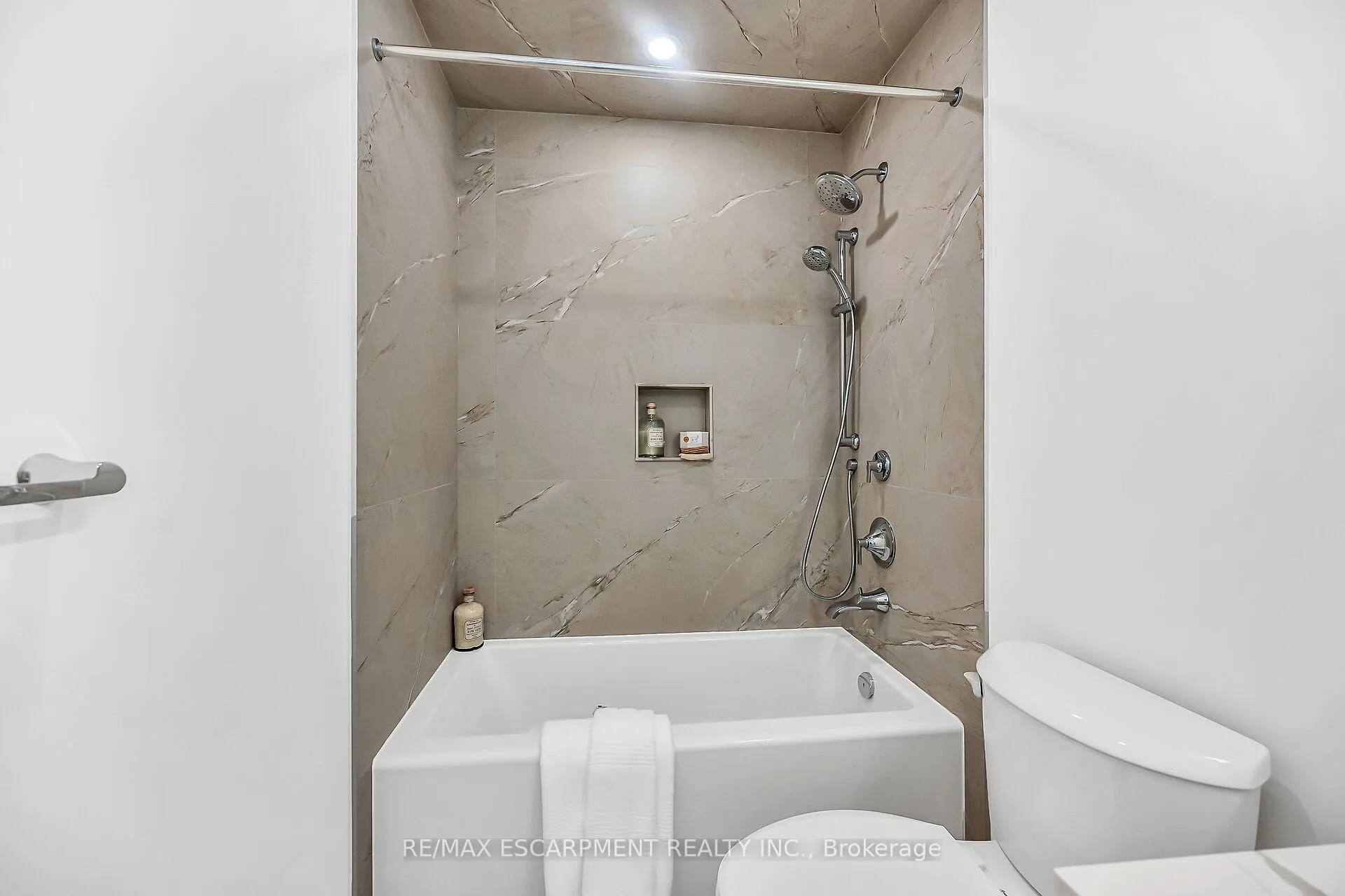 Photo 32 of 243 Alessio Drive, Hamilton, Sheldon — HOMEH