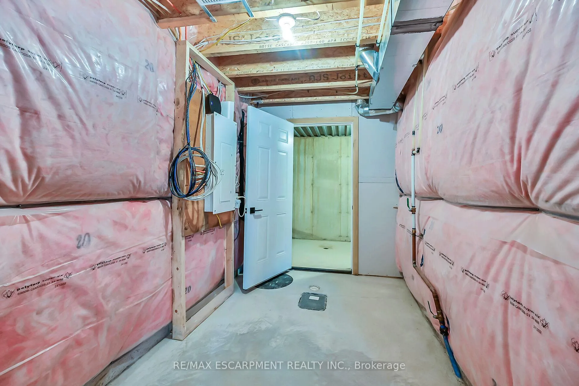 Photo 35 of 243 Alessio Drive, Hamilton, Sheldon — HOMEH