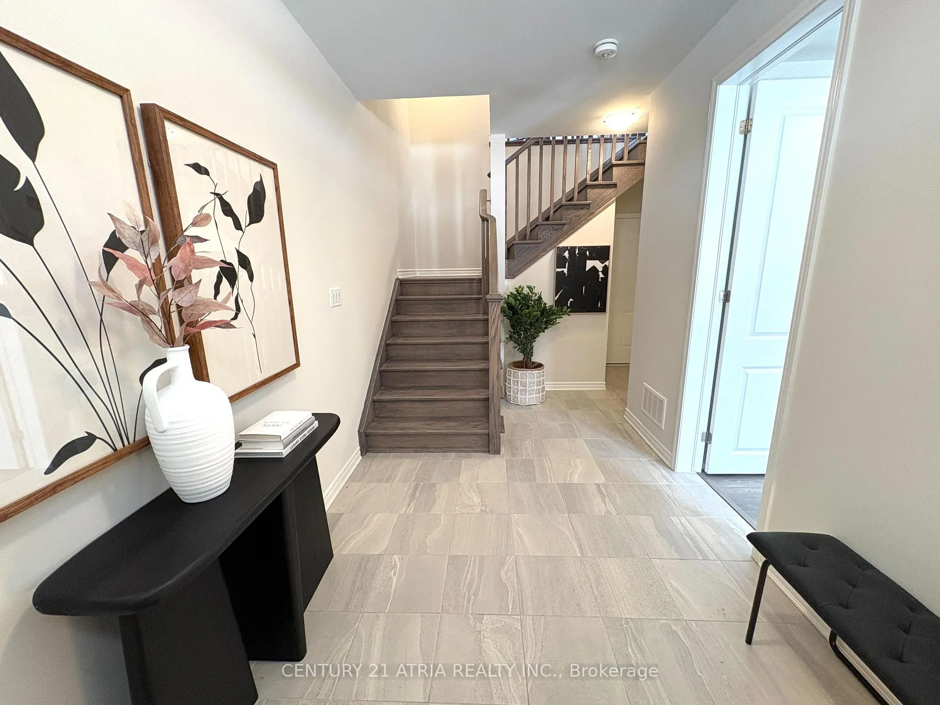 Photo 2 of 3340 Thunderbird Promenade, Pickering, Rural Pickering — HOMEH