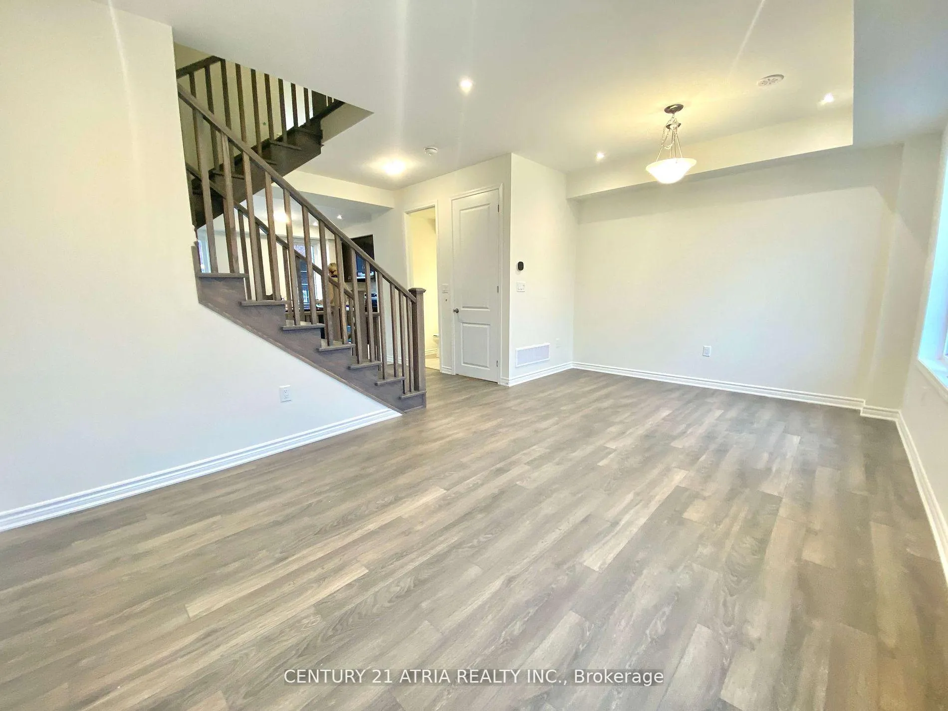 Photo 3 of 3340 Thunderbird Promenade, Pickering, Rural Pickering — HOMEH