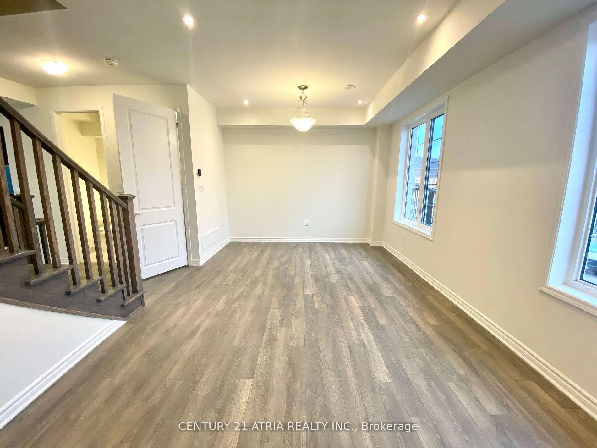 Photo 6 of 3340 Thunderbird Promenade, Pickering, Rural Pickering — HOMEH