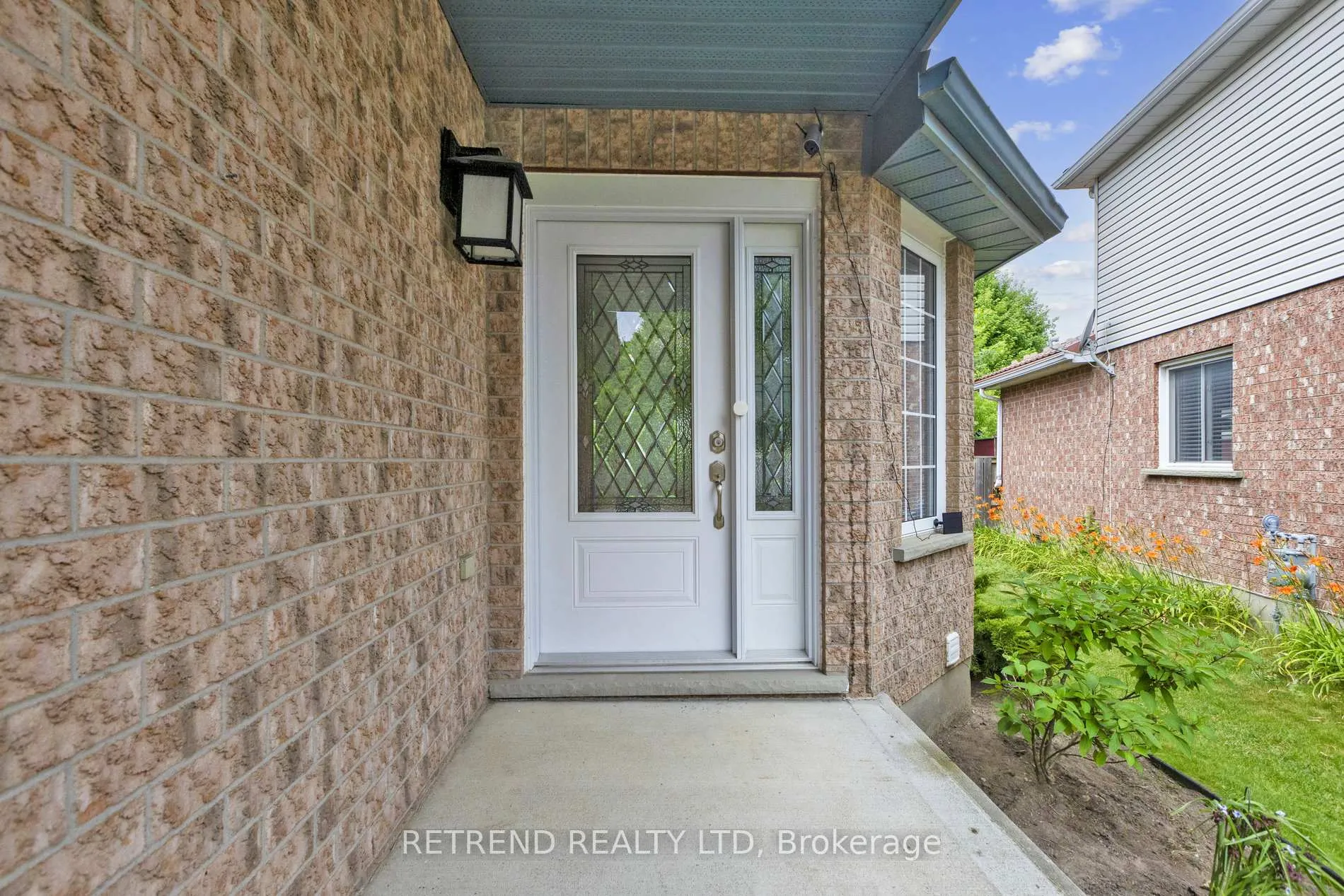 Photo 3 of 134 Queen Charlotte Crescent, Kitchener — HOMEH