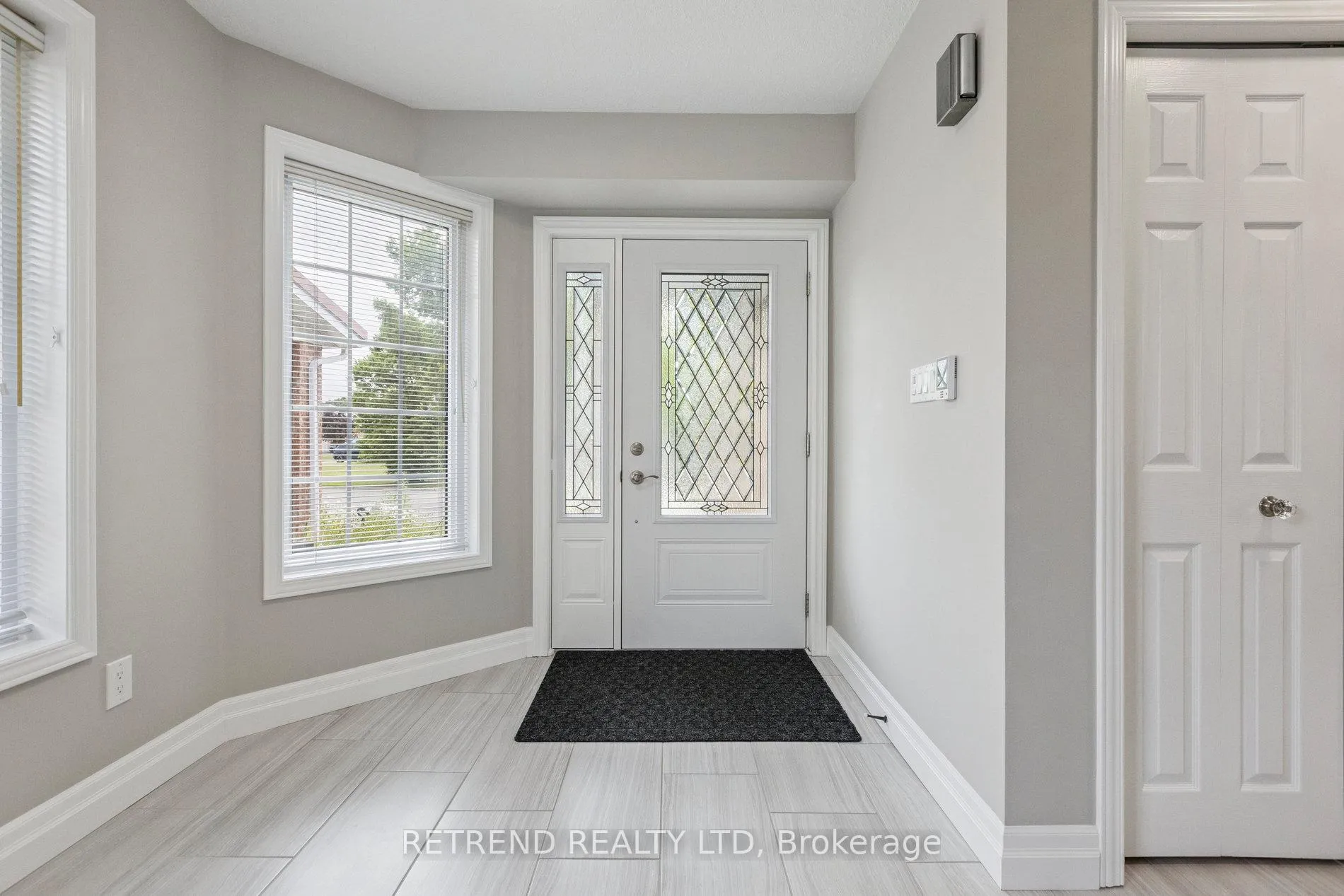 Photo 5 of 134 Queen Charlotte Crescent, Kitchener — HOMEH