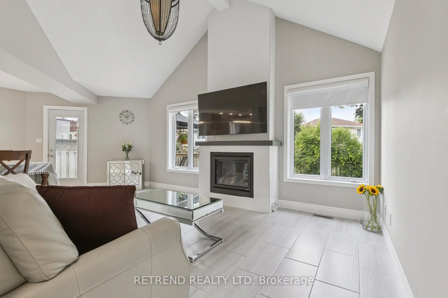 Photo 6 of 134 Queen Charlotte Crescent, Kitchener — HOMEH