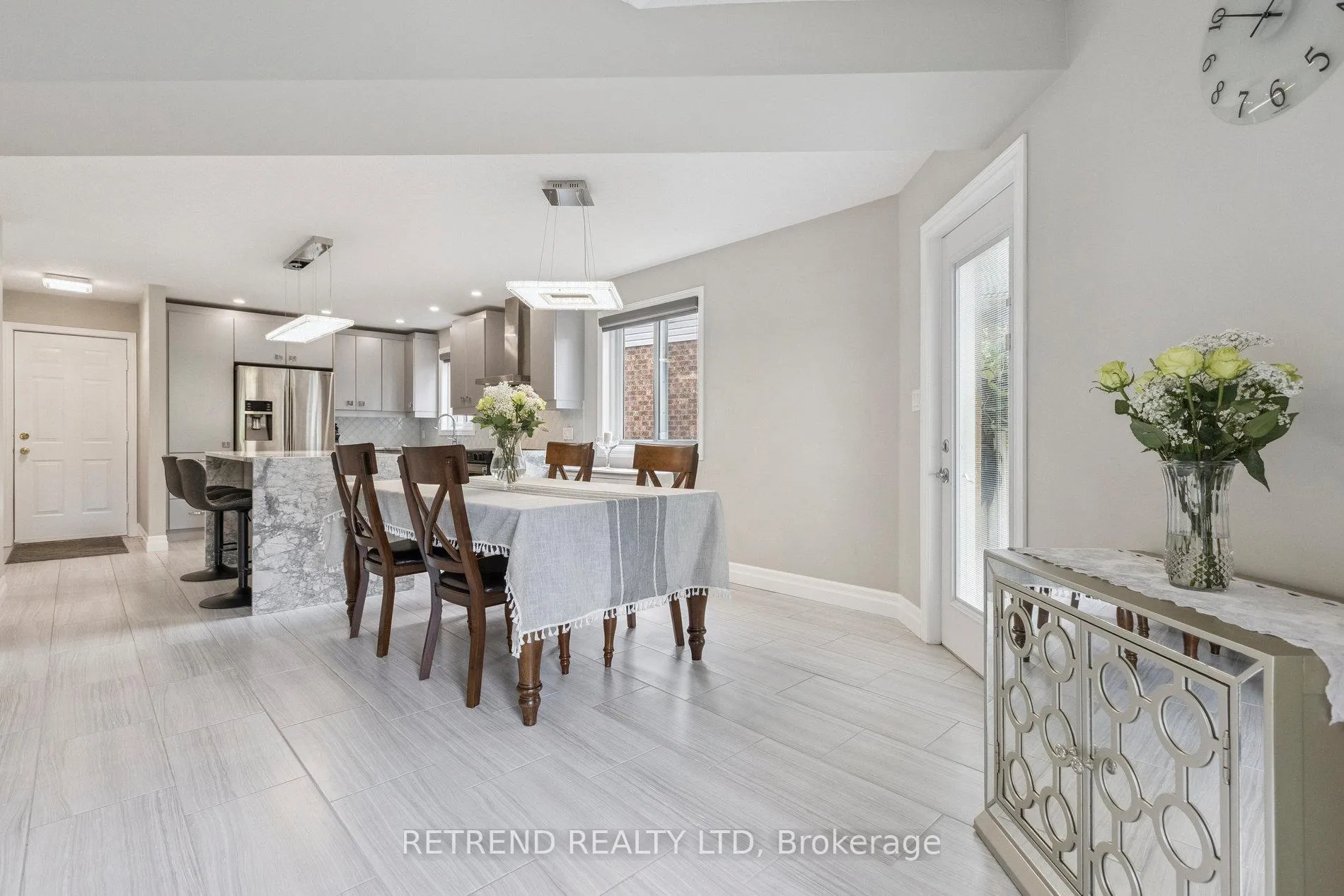 Photo 9 of 134 Queen Charlotte Crescent, Kitchener — HOMEH