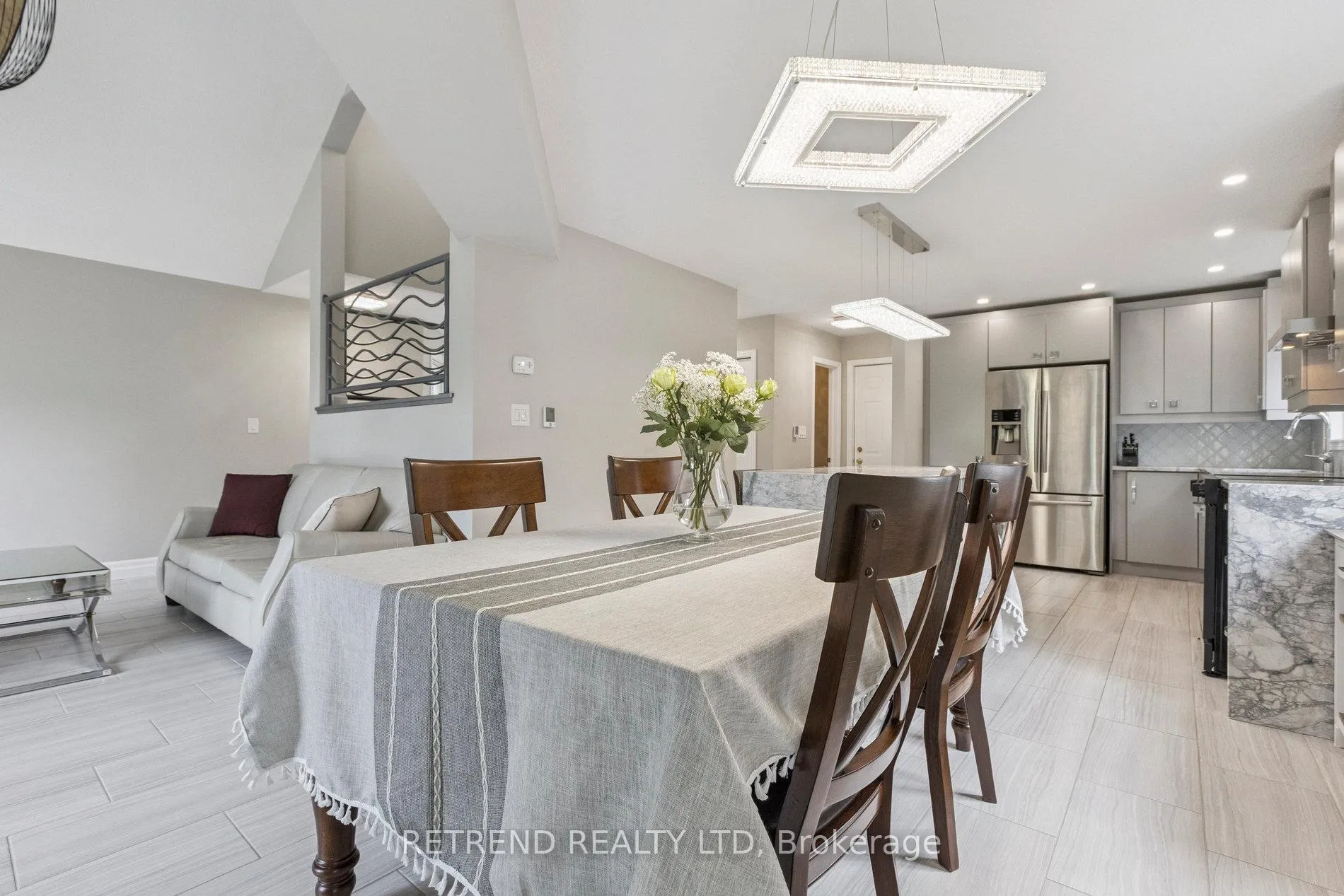 Photo 10 of 134 Queen Charlotte Crescent, Kitchener — HOMEH
