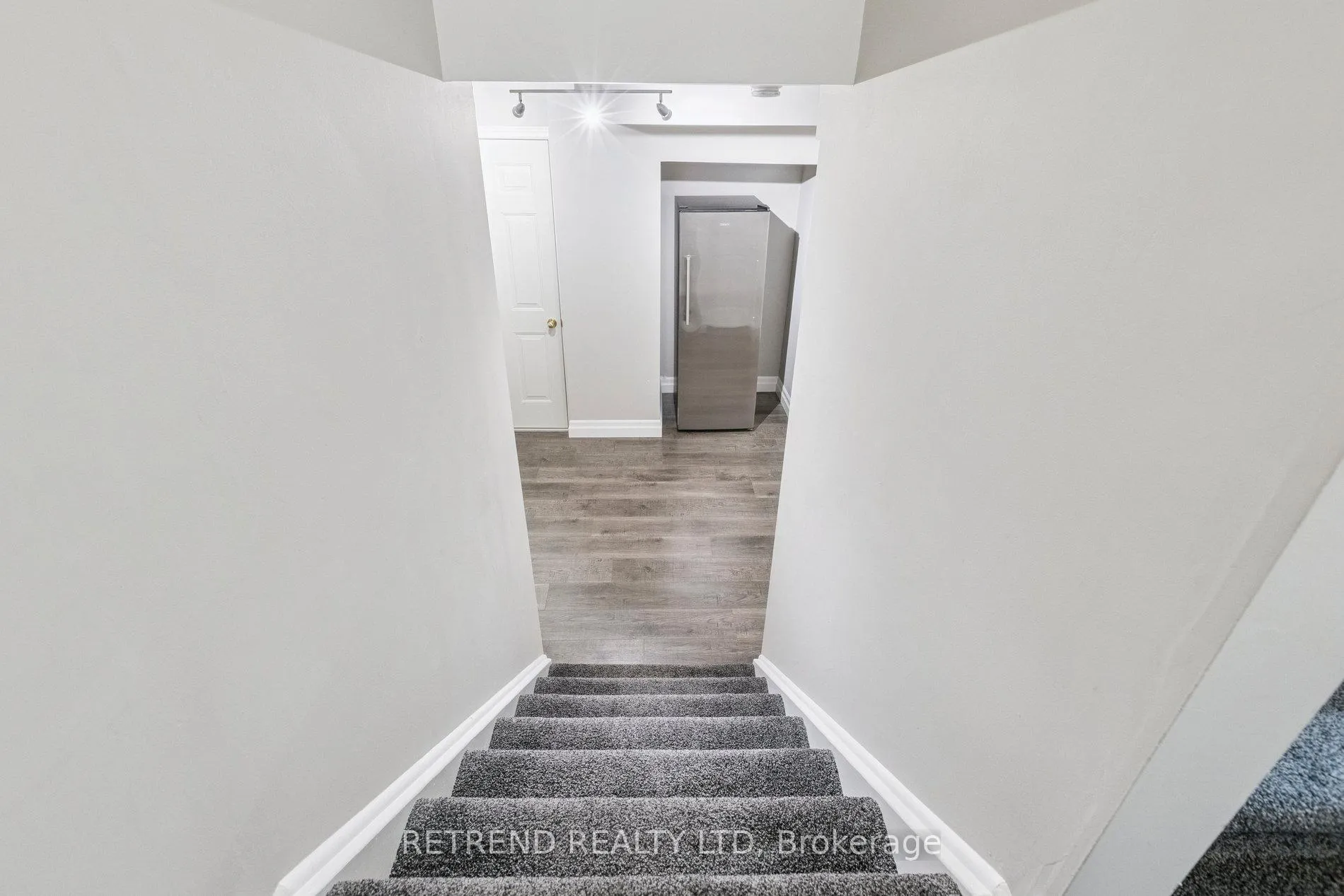 Photo 14 of 134 Queen Charlotte Crescent, Kitchener — HOMEH