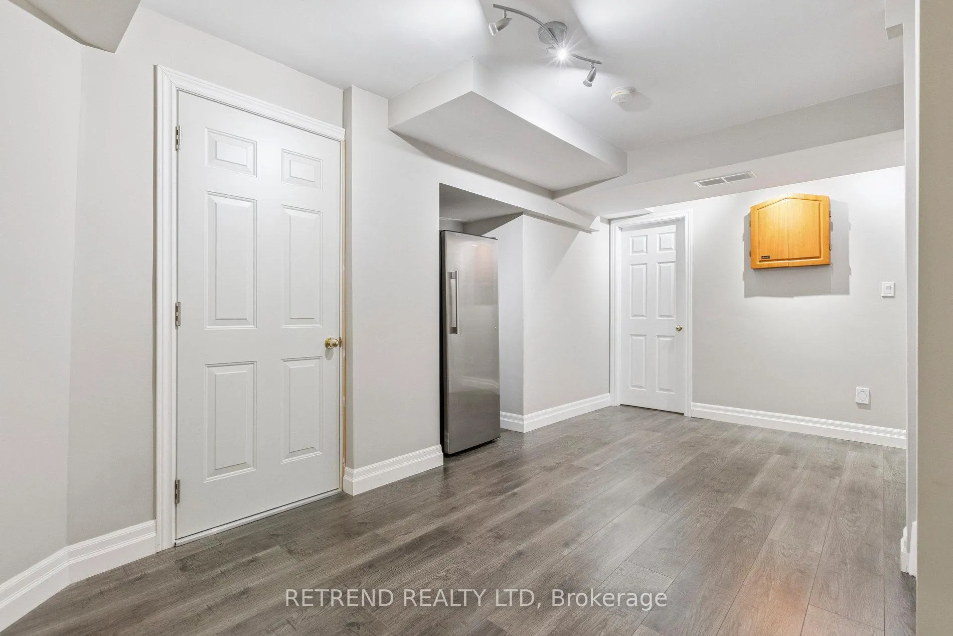 Photo 15 of 134 Queen Charlotte Crescent, Kitchener — HOMEH