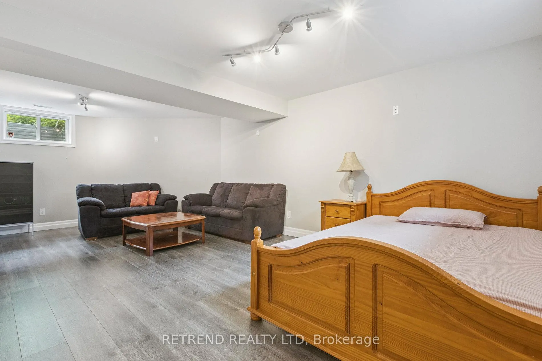 Photo 18 of 134 Queen Charlotte Crescent, Kitchener — HOMEH