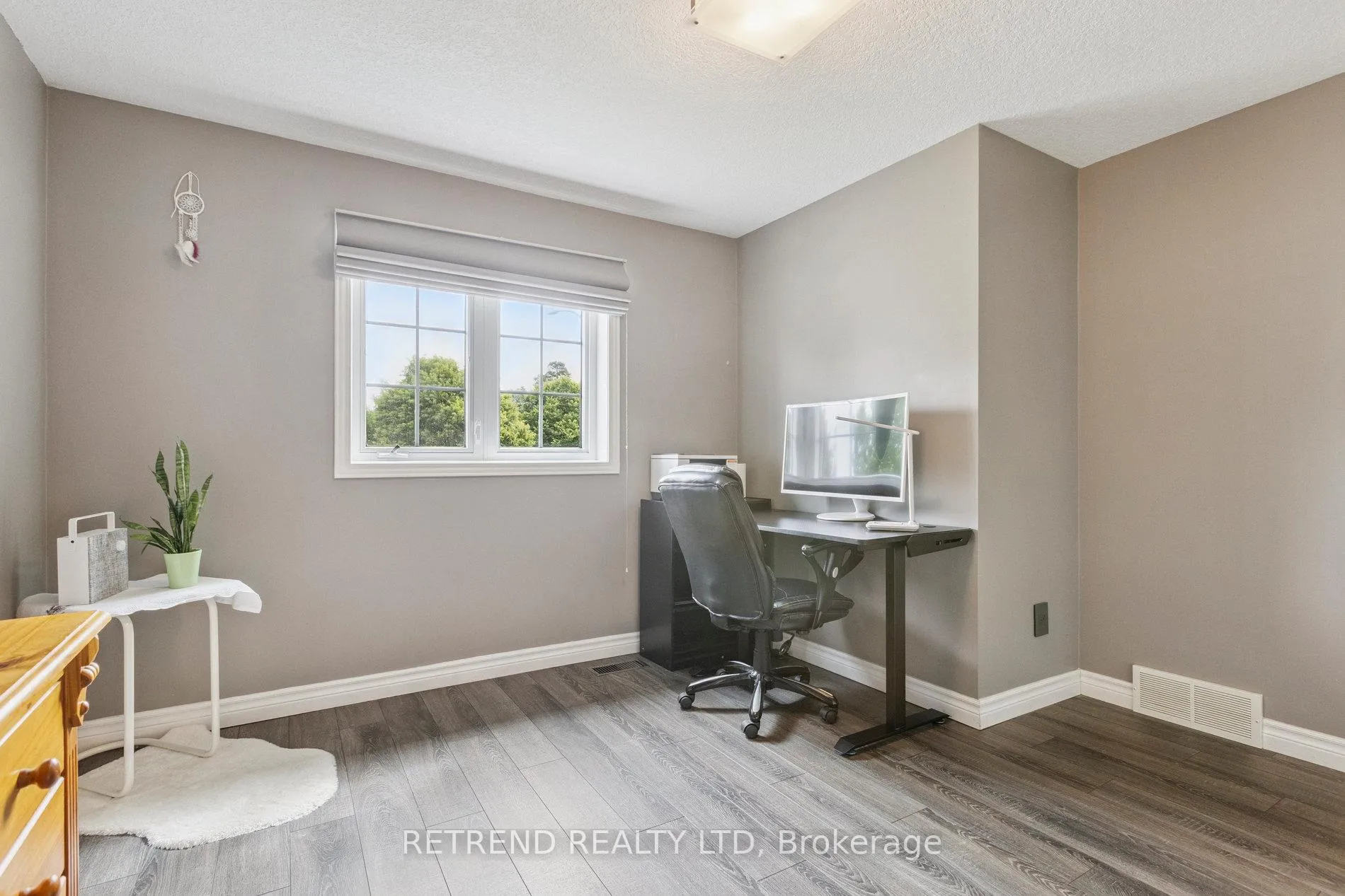 Photo 23 of 134 Queen Charlotte Crescent, Kitchener — HOMEH