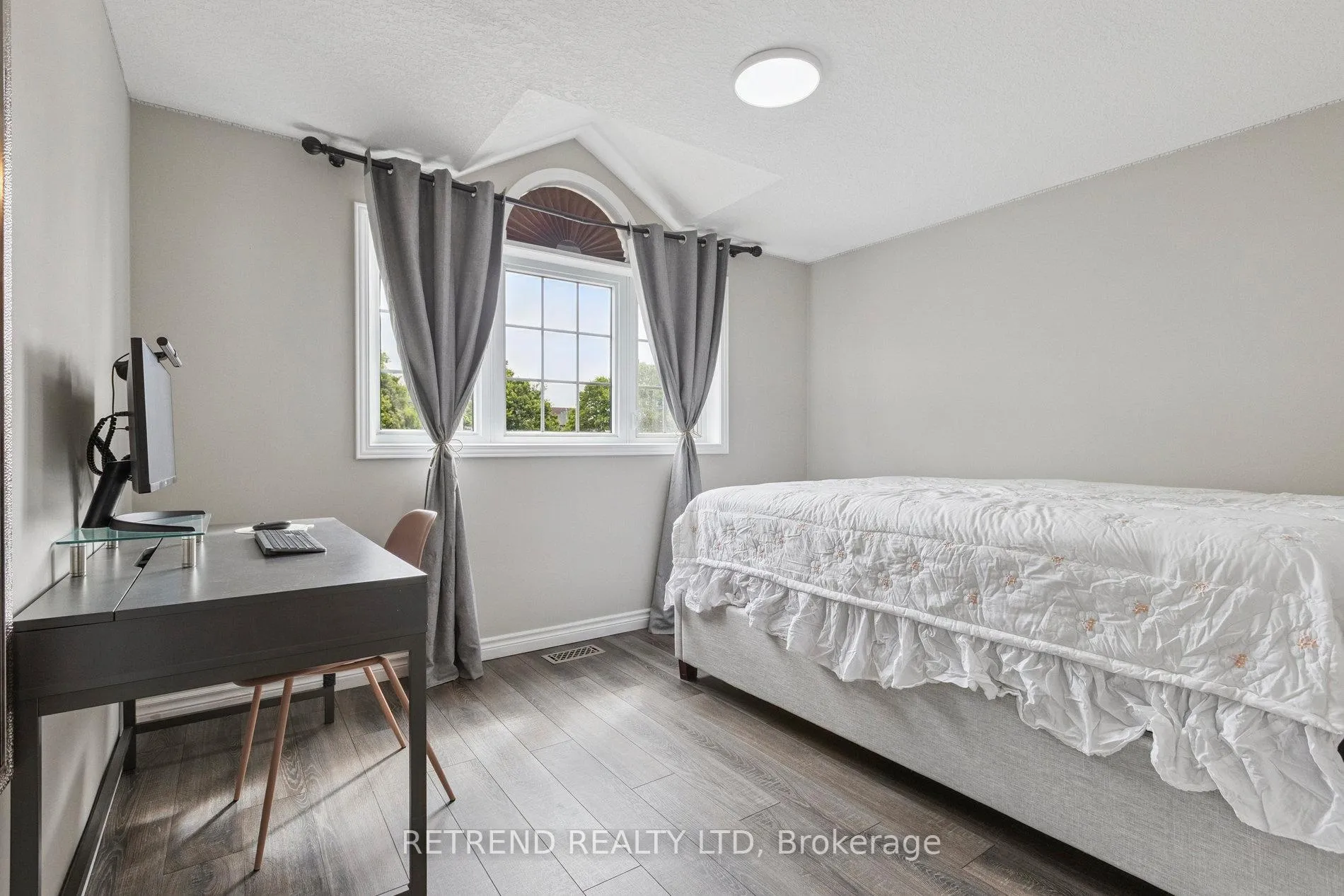 Photo 24 of 134 Queen Charlotte Crescent, Kitchener — HOMEH