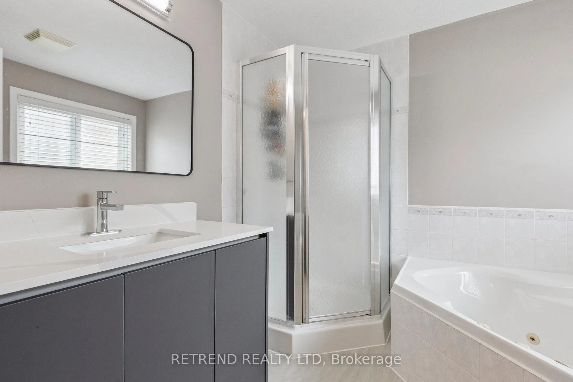Photo 28 of 134 Queen Charlotte Crescent, Kitchener — HOMEH