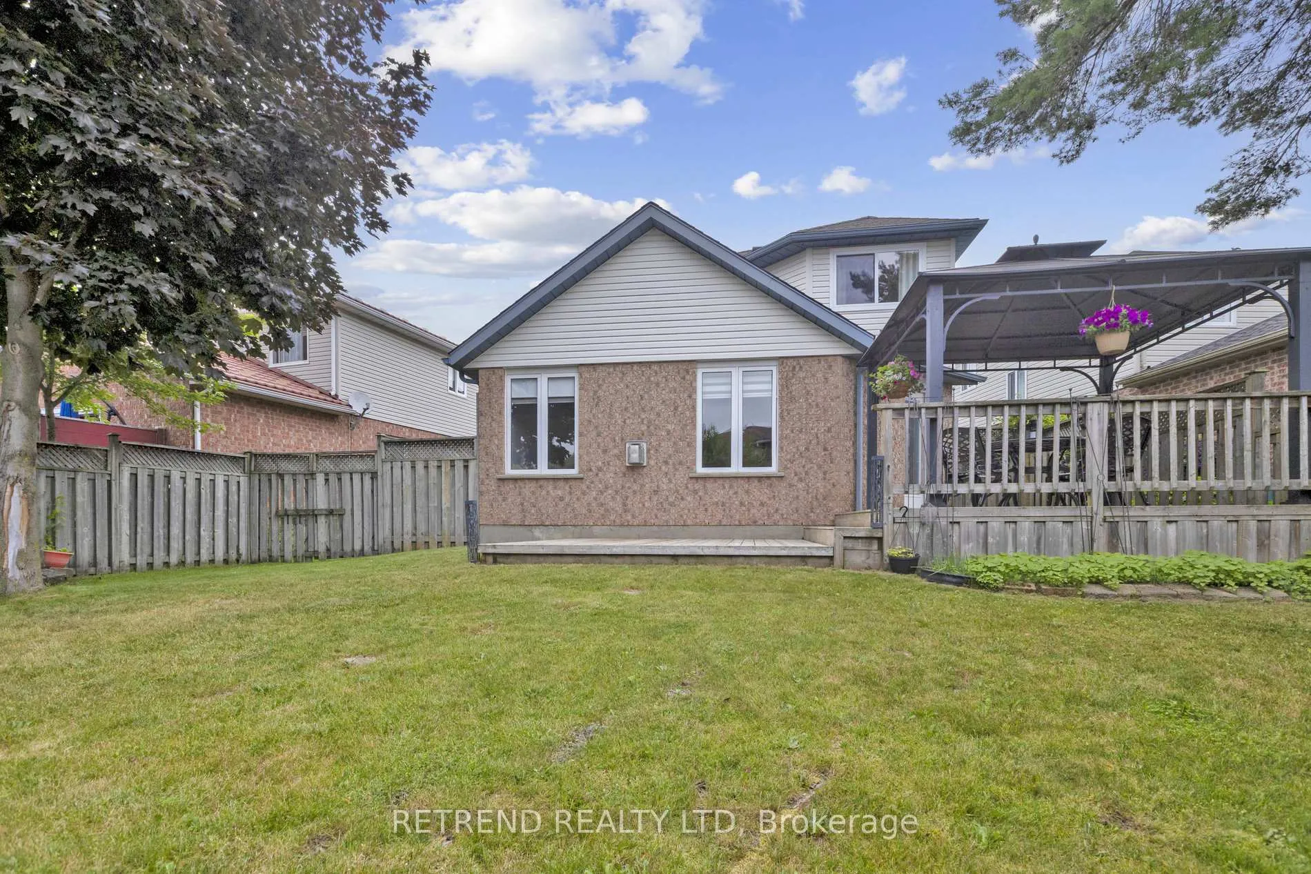 Photo 32 of 134 Queen Charlotte Crescent, Kitchener — HOMEH