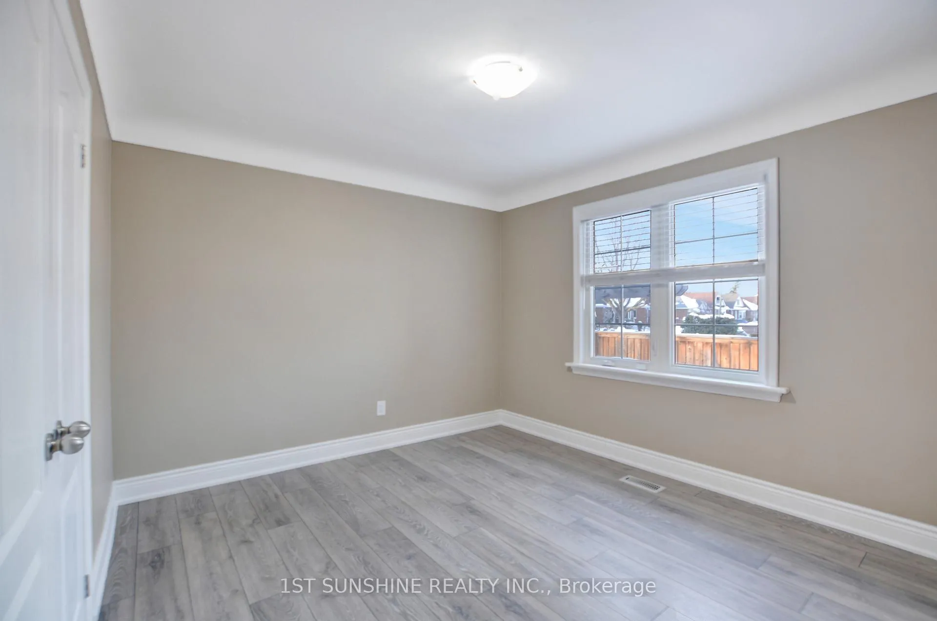 Photo 6 of Unit Upper, 1338 Monterey Avenue, Hamilton, Bartonville — HOMEH