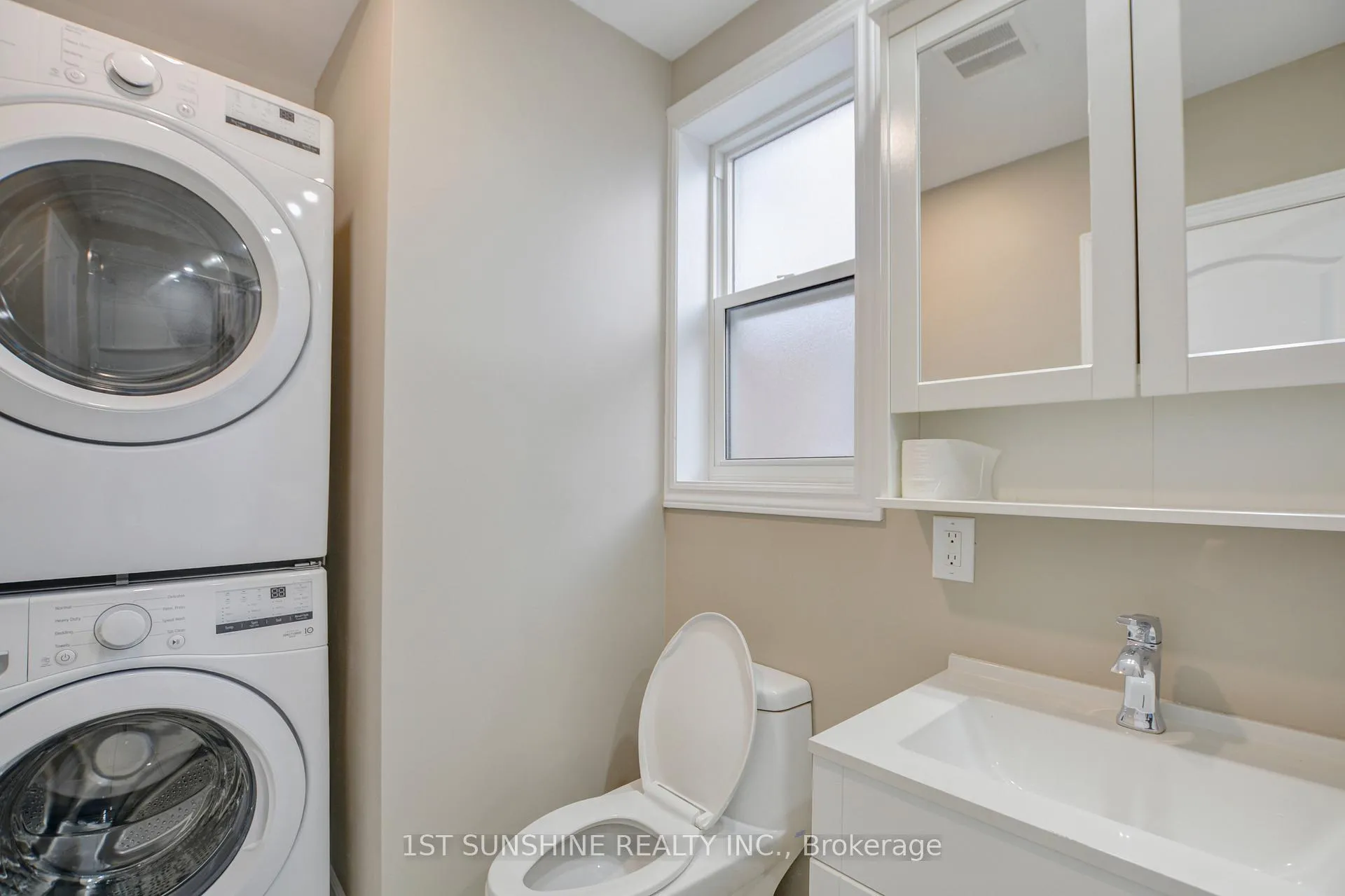 Photo 8 of Unit Upper, 1338 Monterey Avenue, Hamilton, Bartonville — HOMEH