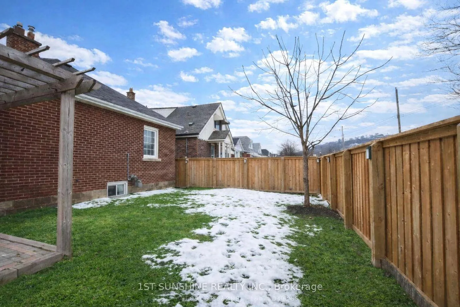Photo 11 of Unit Upper, 1338 Monterey Avenue, Hamilton, Bartonville — HOMEH