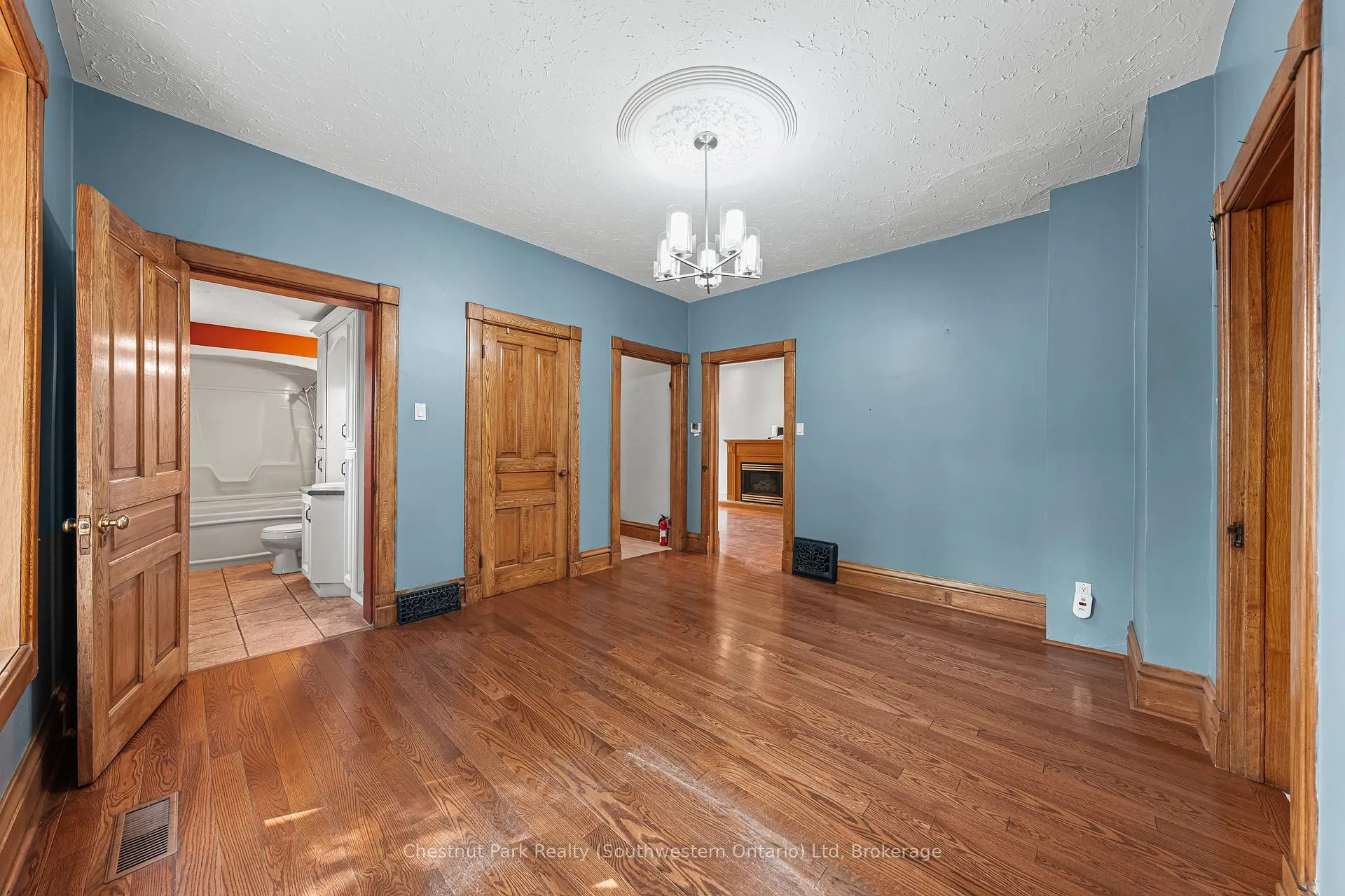 Photo 11 of 6 Theresa Street, Kitchener — HOMEH