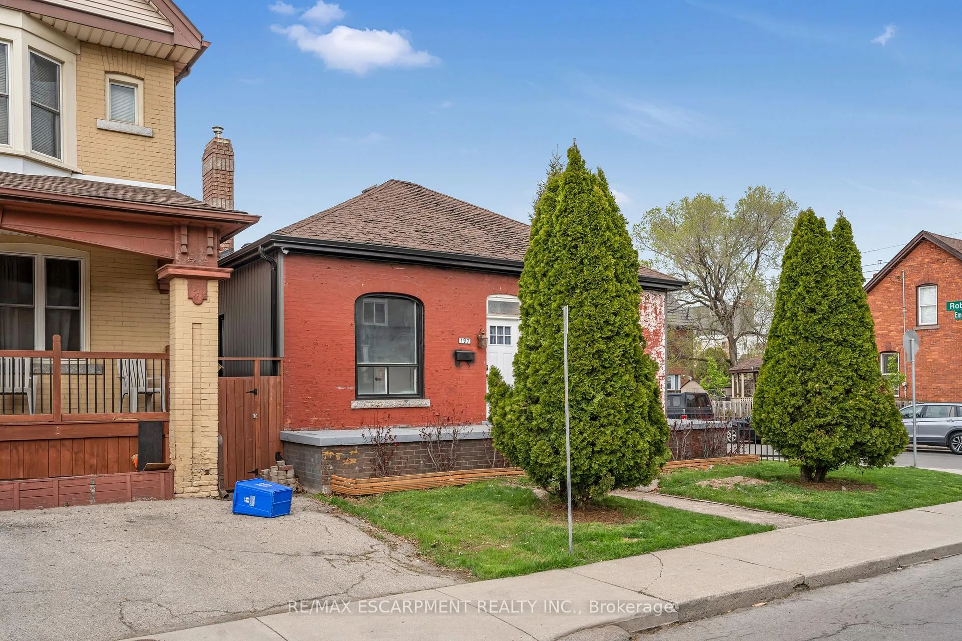 Photo 3 of 197 Emerald Street N, Hamilton, Landsdale — HOMEH