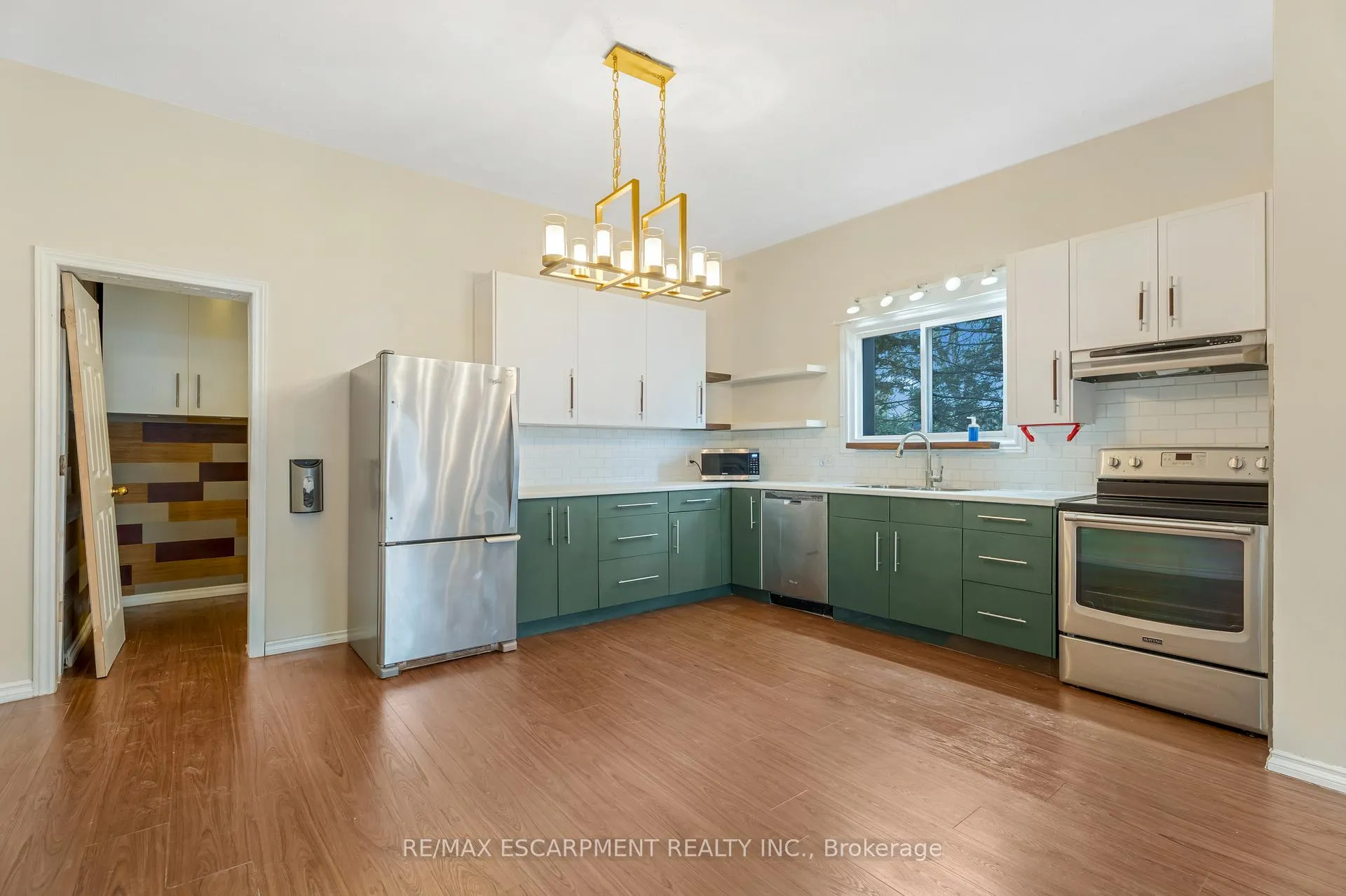 Photo 12 of 197 Emerald Street N, Hamilton, Landsdale — HOMEH