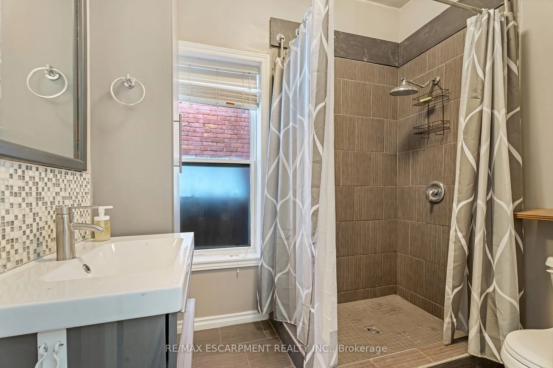 Photo 18 of 197 Emerald Street N, Hamilton, Landsdale — HOMEH